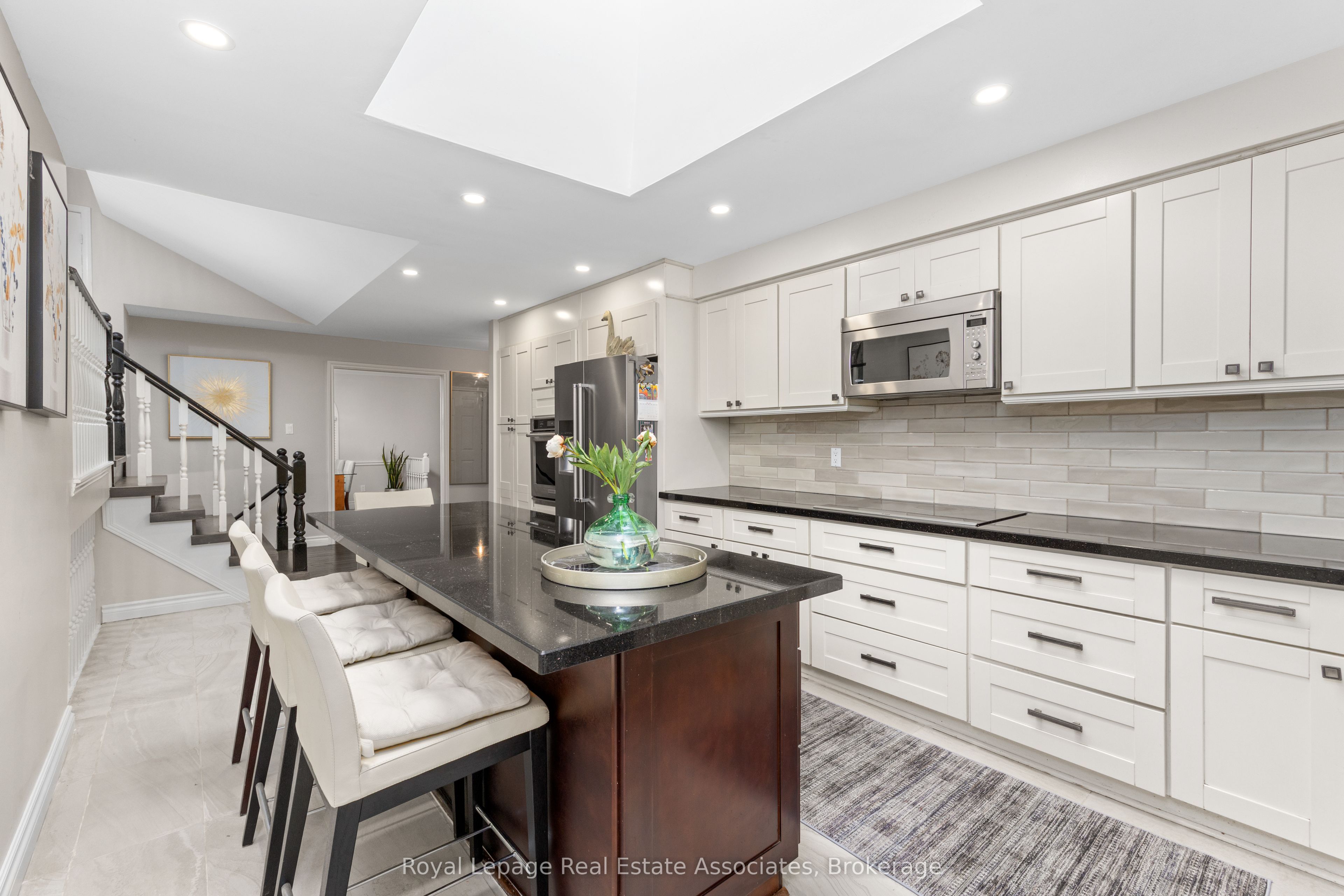 537 Mathewman Crescent Property Photo 11