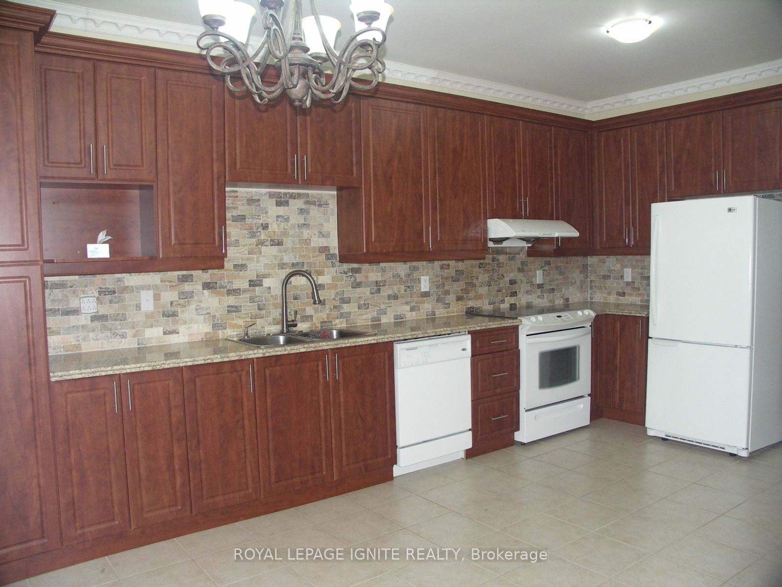 23 Royal Vista Road Property Photo 5