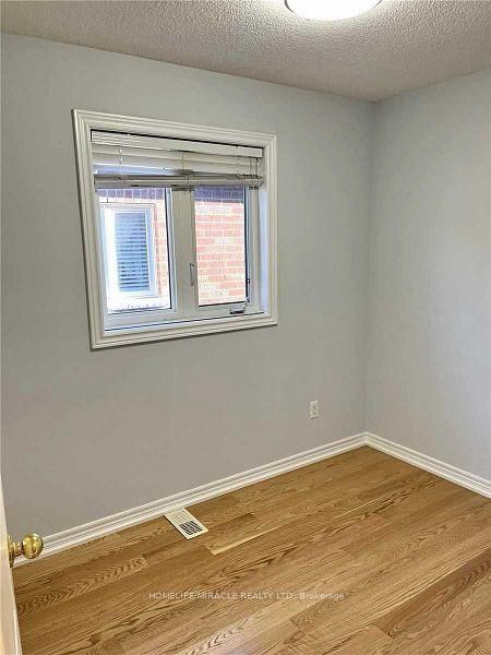 4663 Centretown Way Upper Property Photo 7