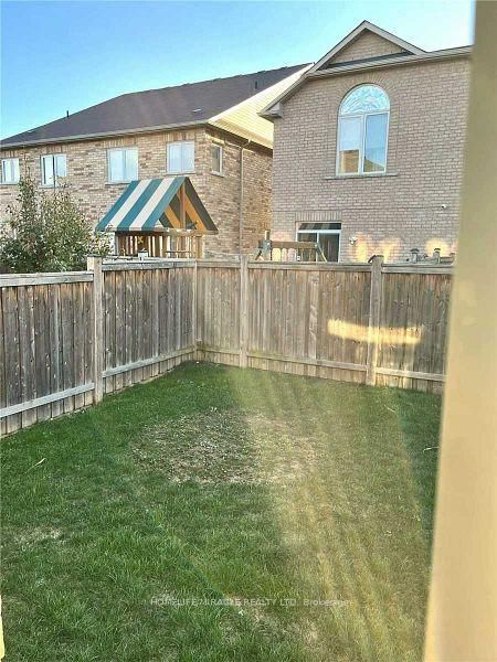 4663 Centretown Way Upper Property Photo 12