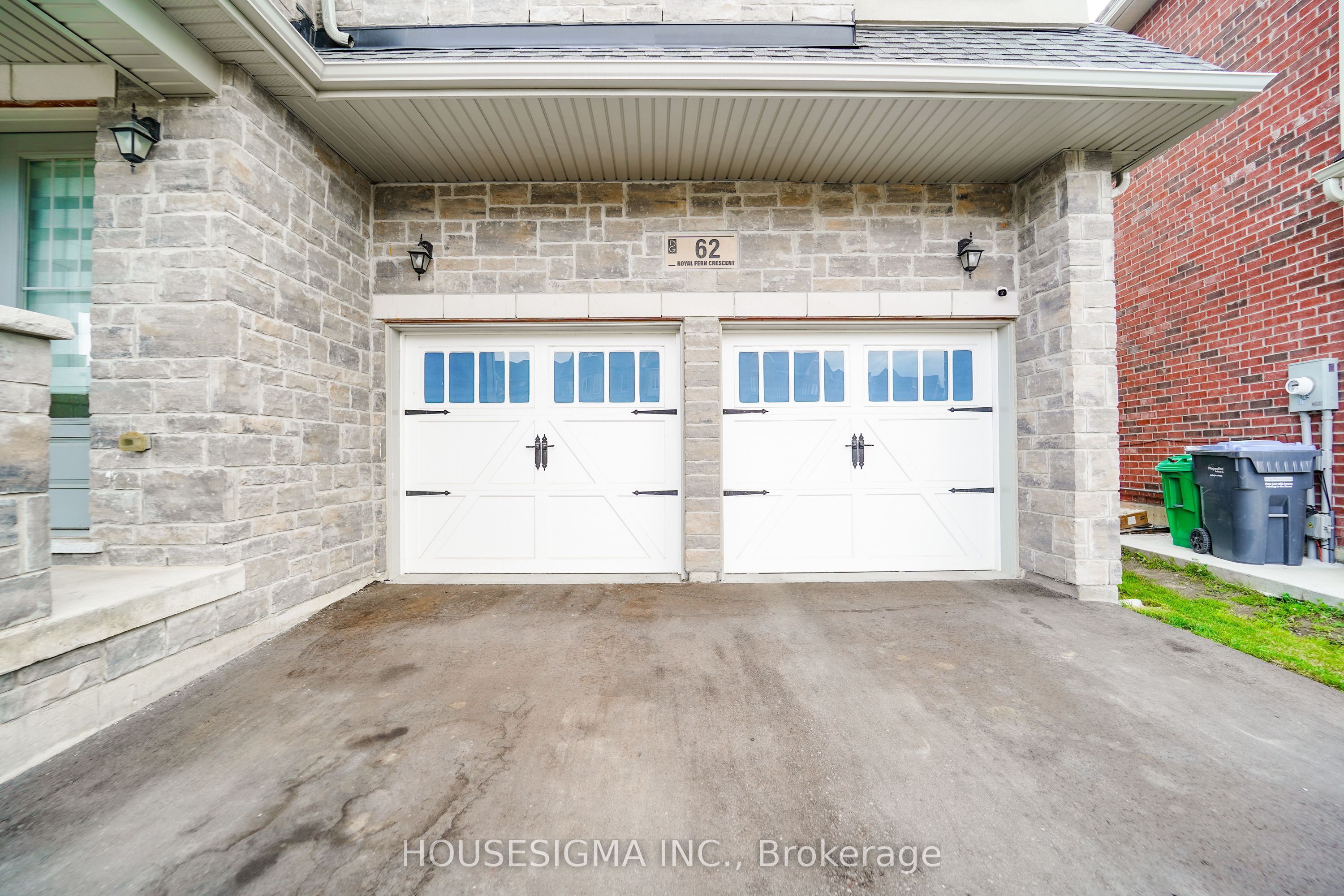 62 Royal Fern Crescent Property Photo 3