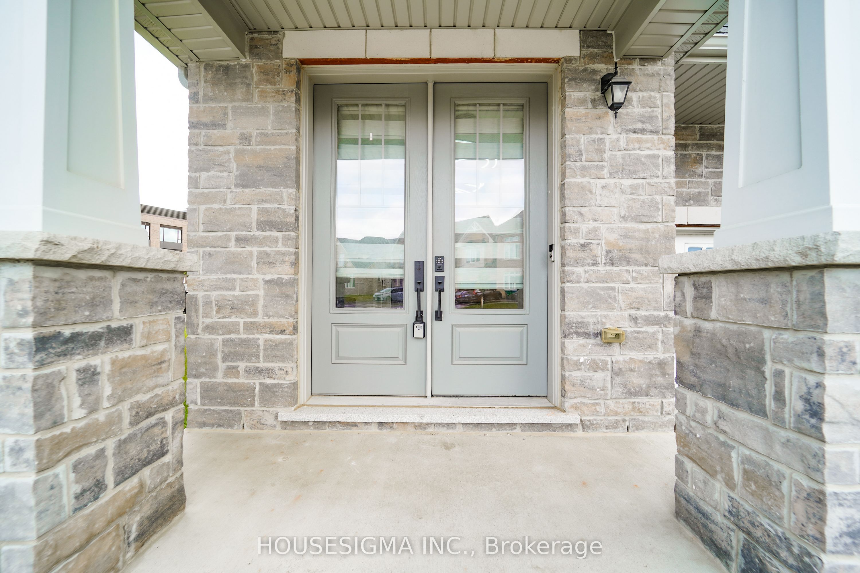 62 Royal Fern Crescent Property Photo 4