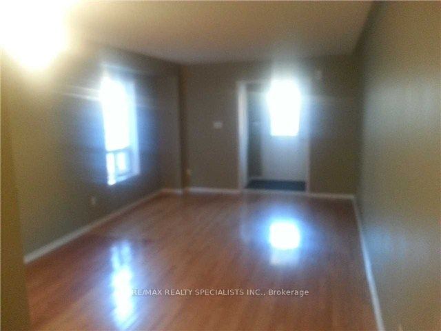 28 Fordwich Boulevard Property Photo 3