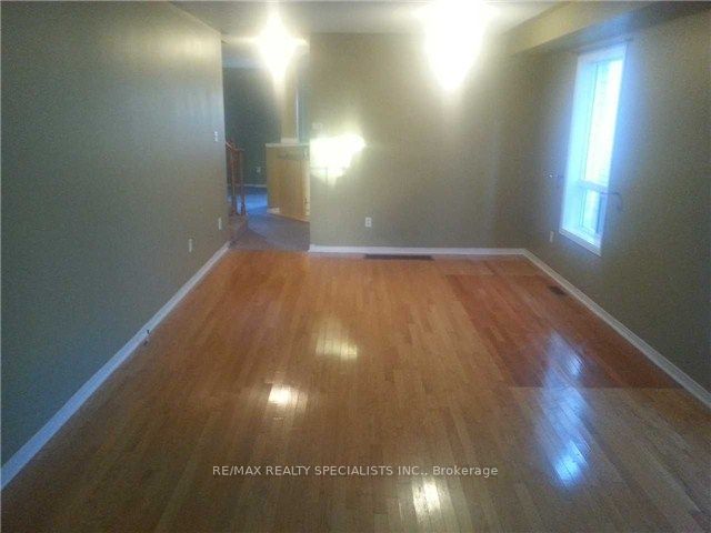 28 Fordwich Boulevard Property Photo 4