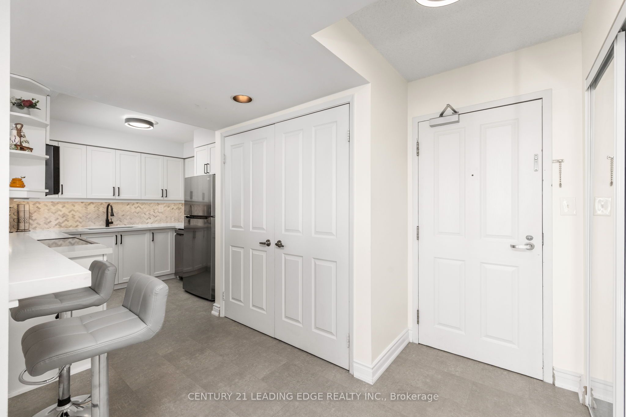 2199 Sixth Line 206 Property Photo 2