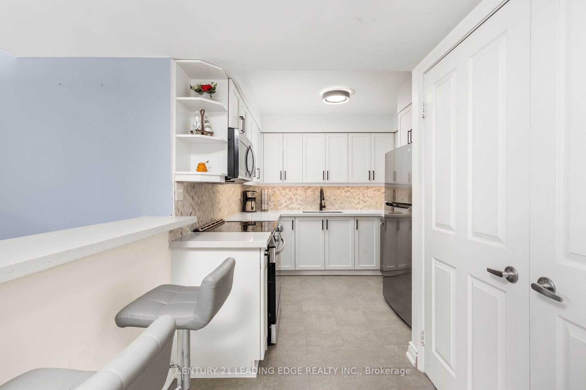 2199 Sixth Line 206 Property Photo 3