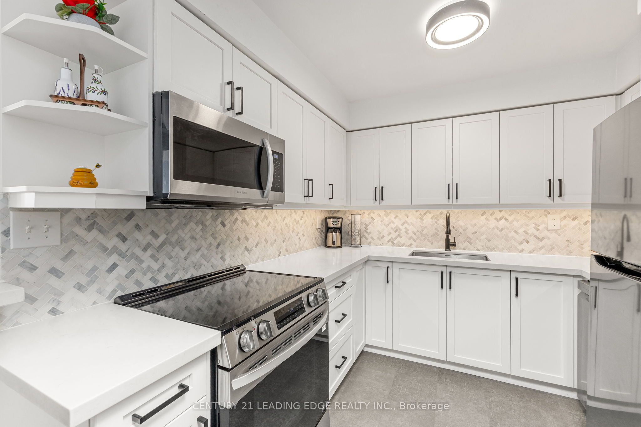 2199 Sixth Line 206 Property Photo 4