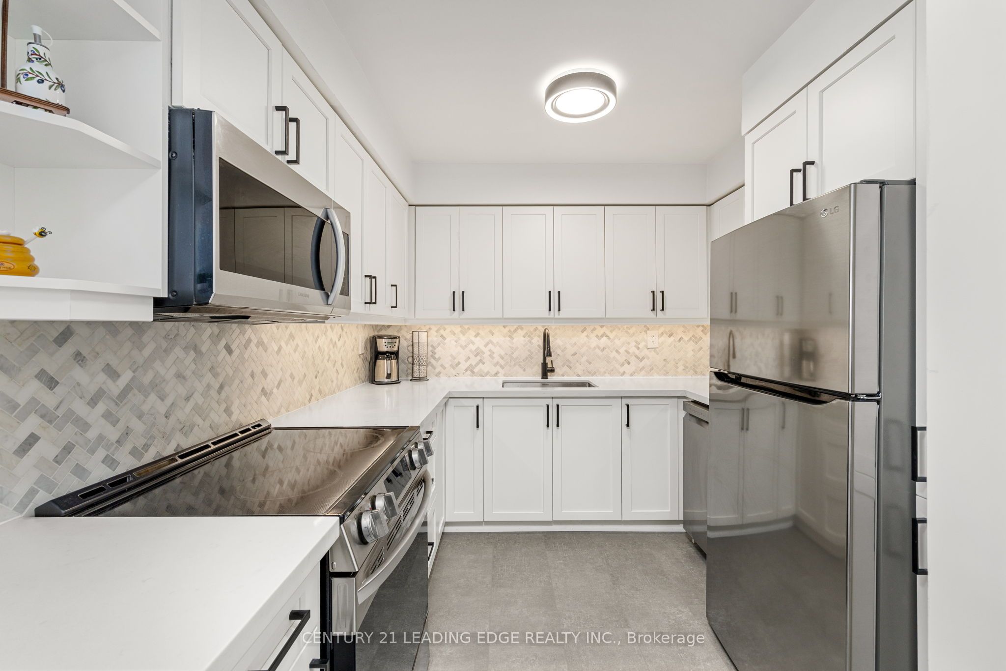 2199 Sixth Line 206 Property Photo 5