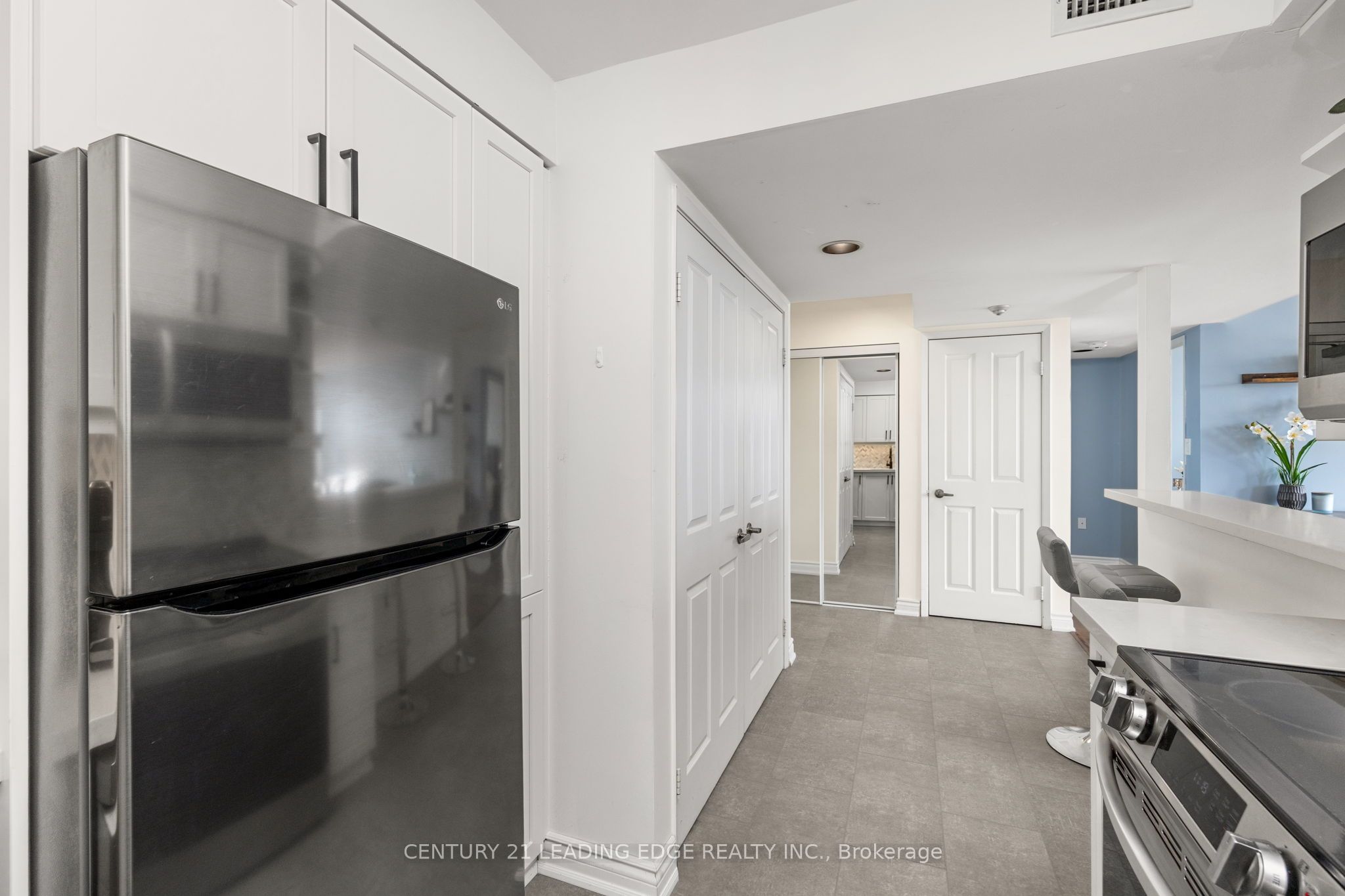 2199 Sixth Line 206 Property Photo 6