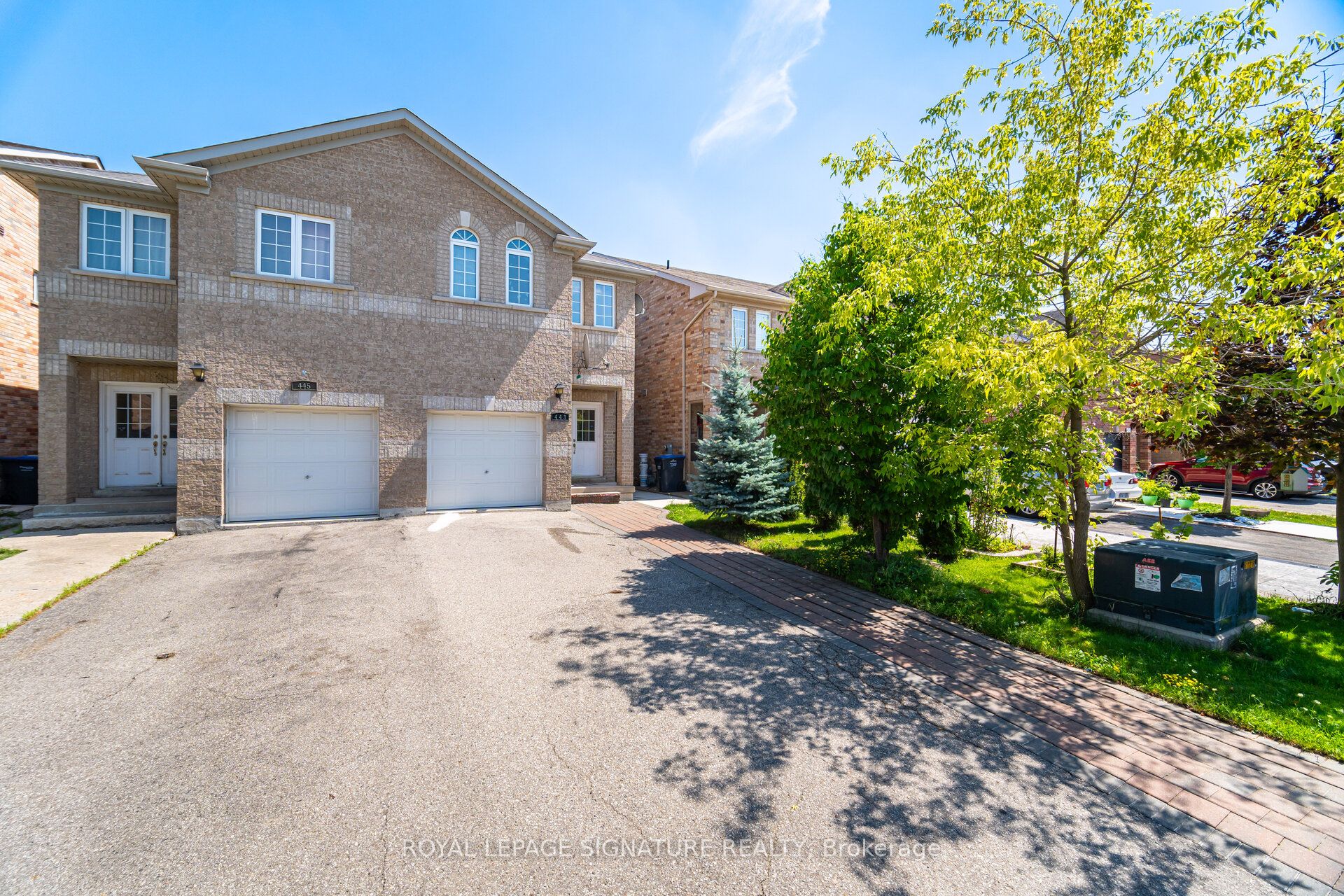 443 Comiskey Crescent Property Photo 3