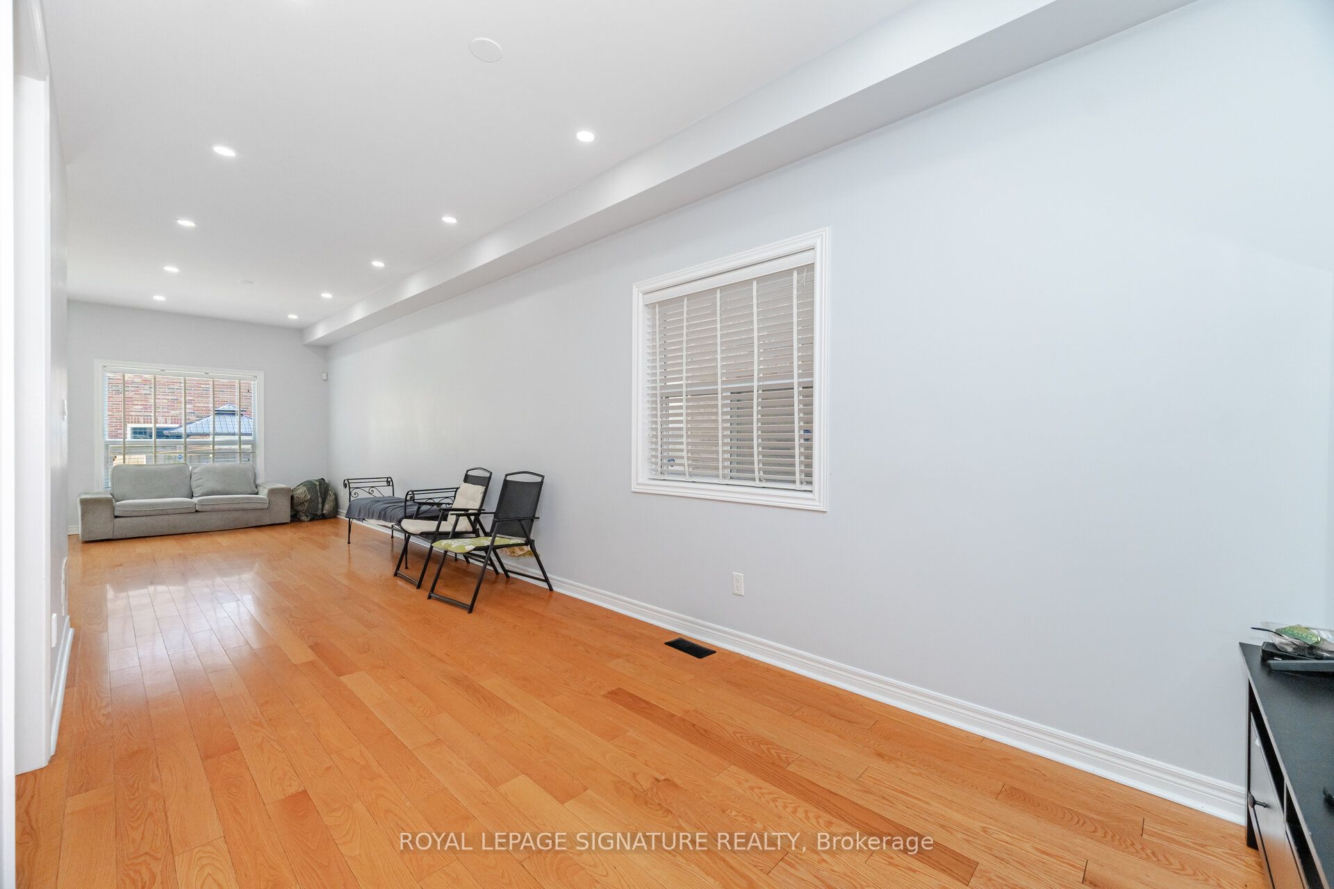 443 Comiskey Crescent Property Photo 8