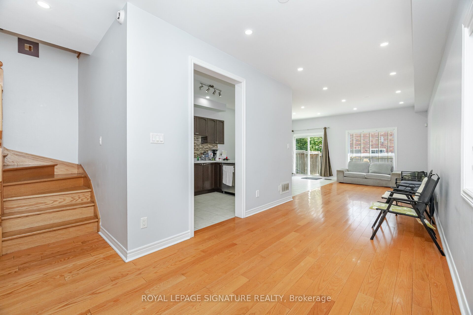 443 Comiskey Crescent Property Photo 9