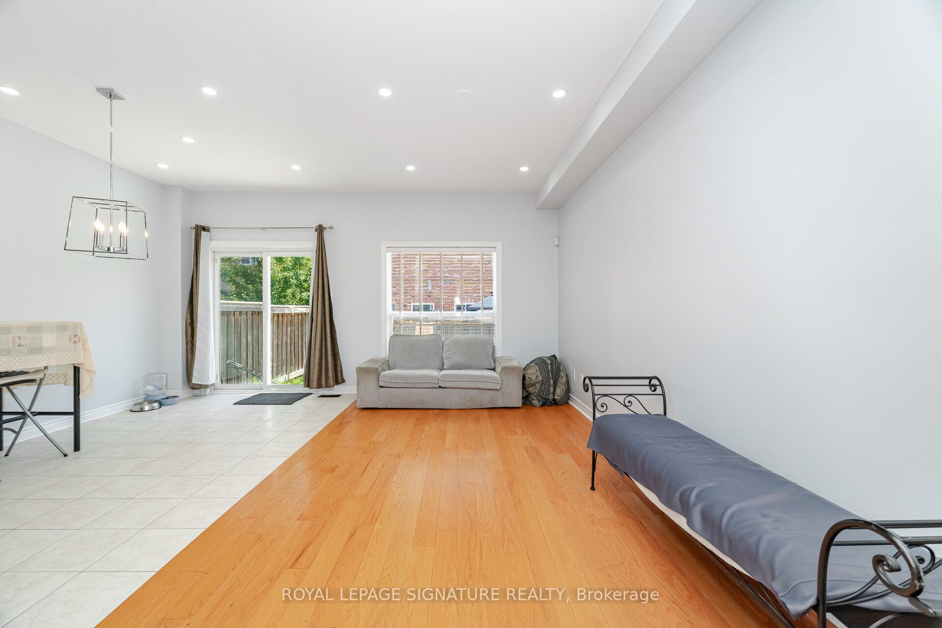 443 Comiskey Crescent Property Photo 10