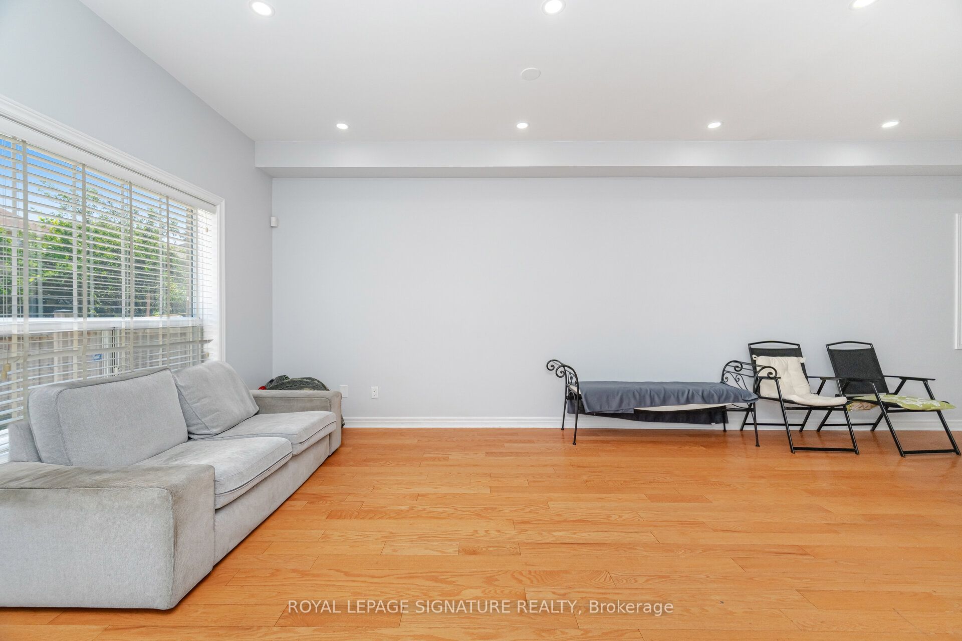 443 Comiskey Crescent Property Photo 11