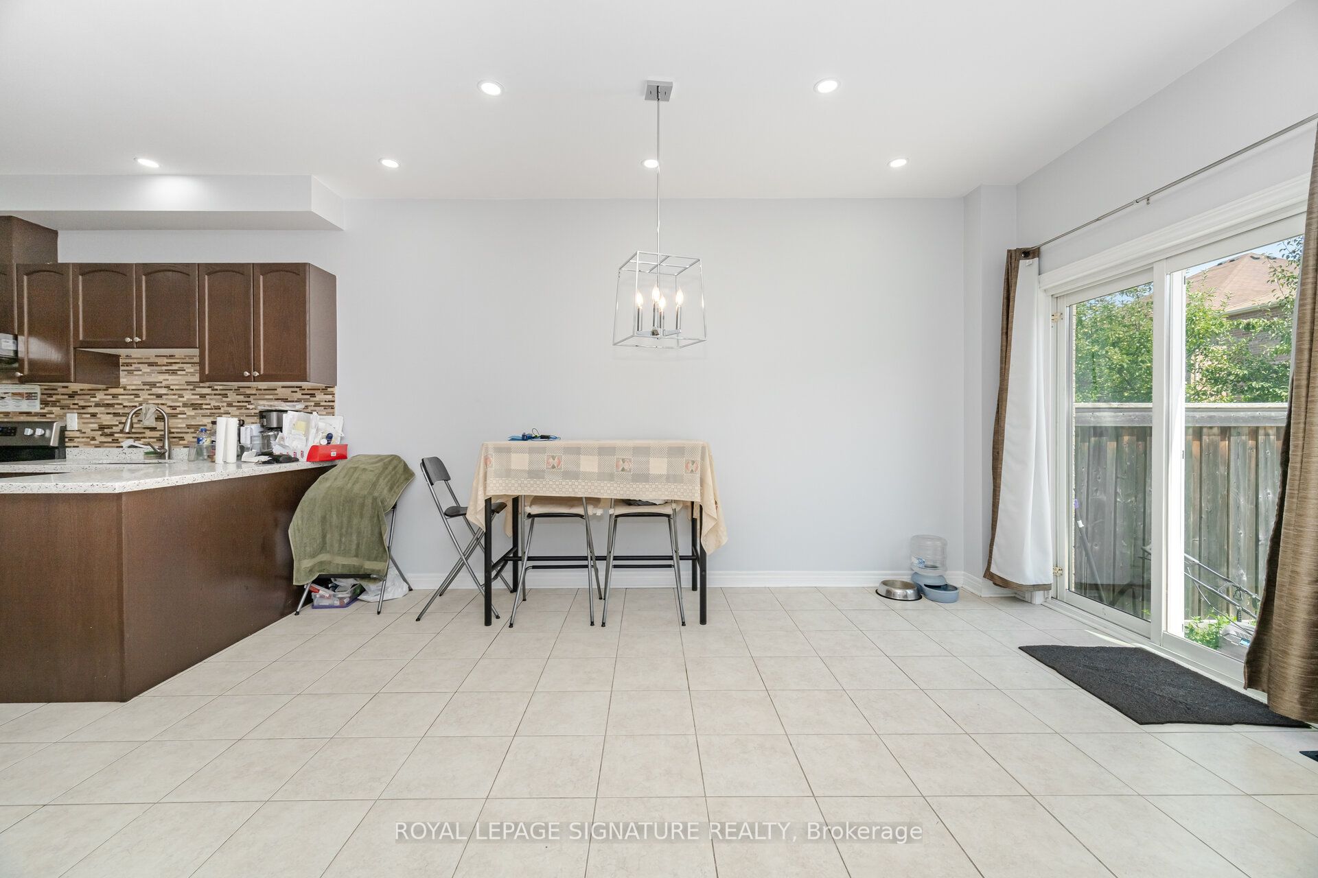 443 Comiskey Crescent Property Photo 13