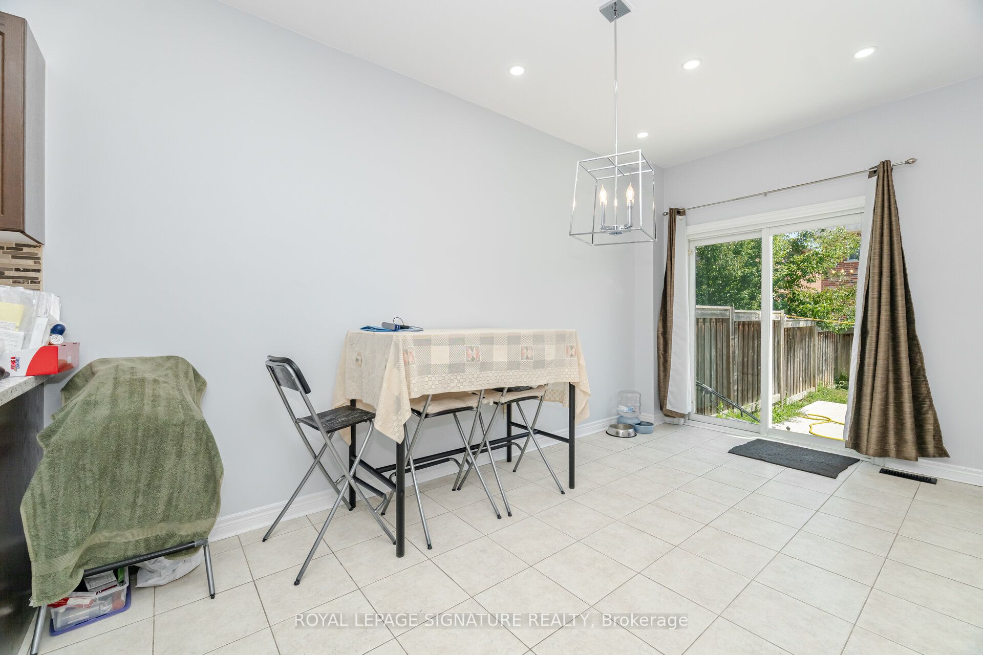 443 Comiskey Crescent Property Photo 14