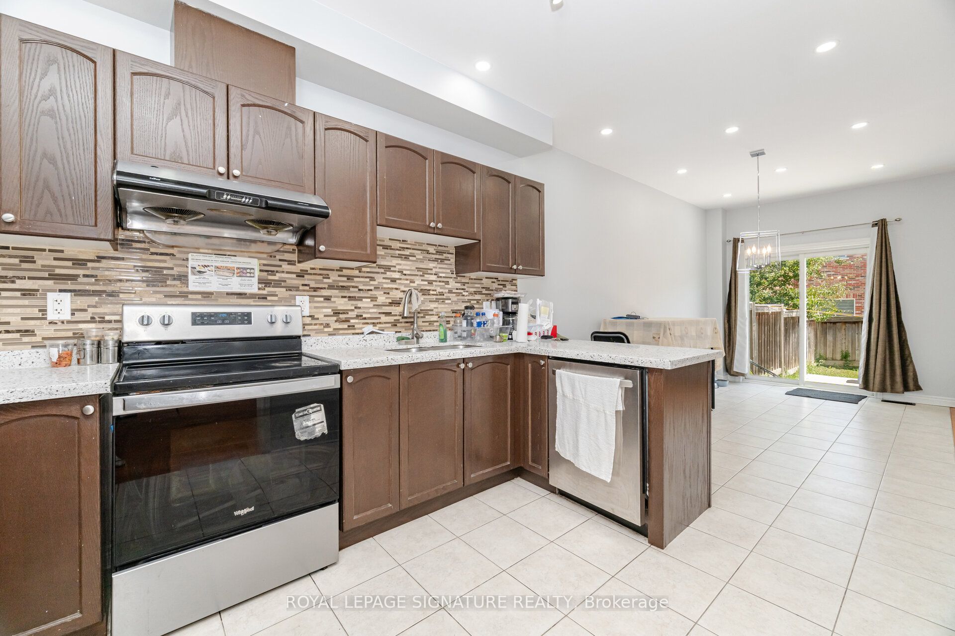 443 Comiskey Crescent Property Photo 18