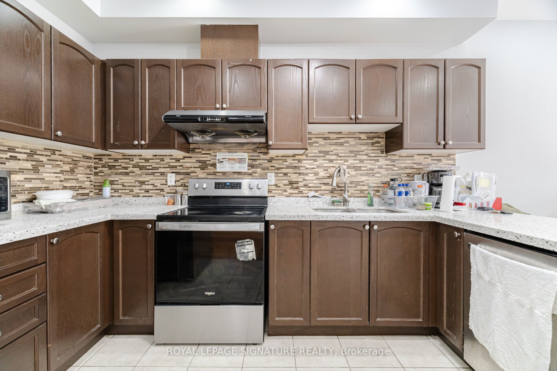 443 Comiskey Crescent Property Photo 19