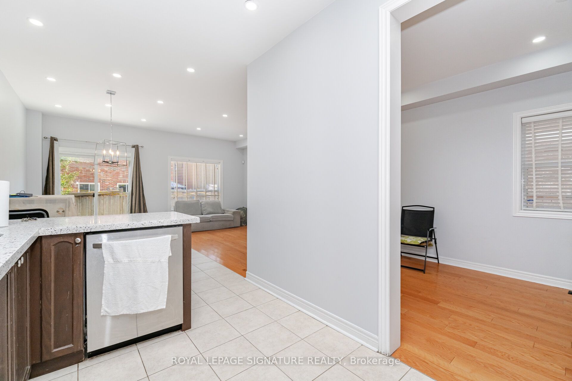 443 Comiskey Crescent Property Photo 20