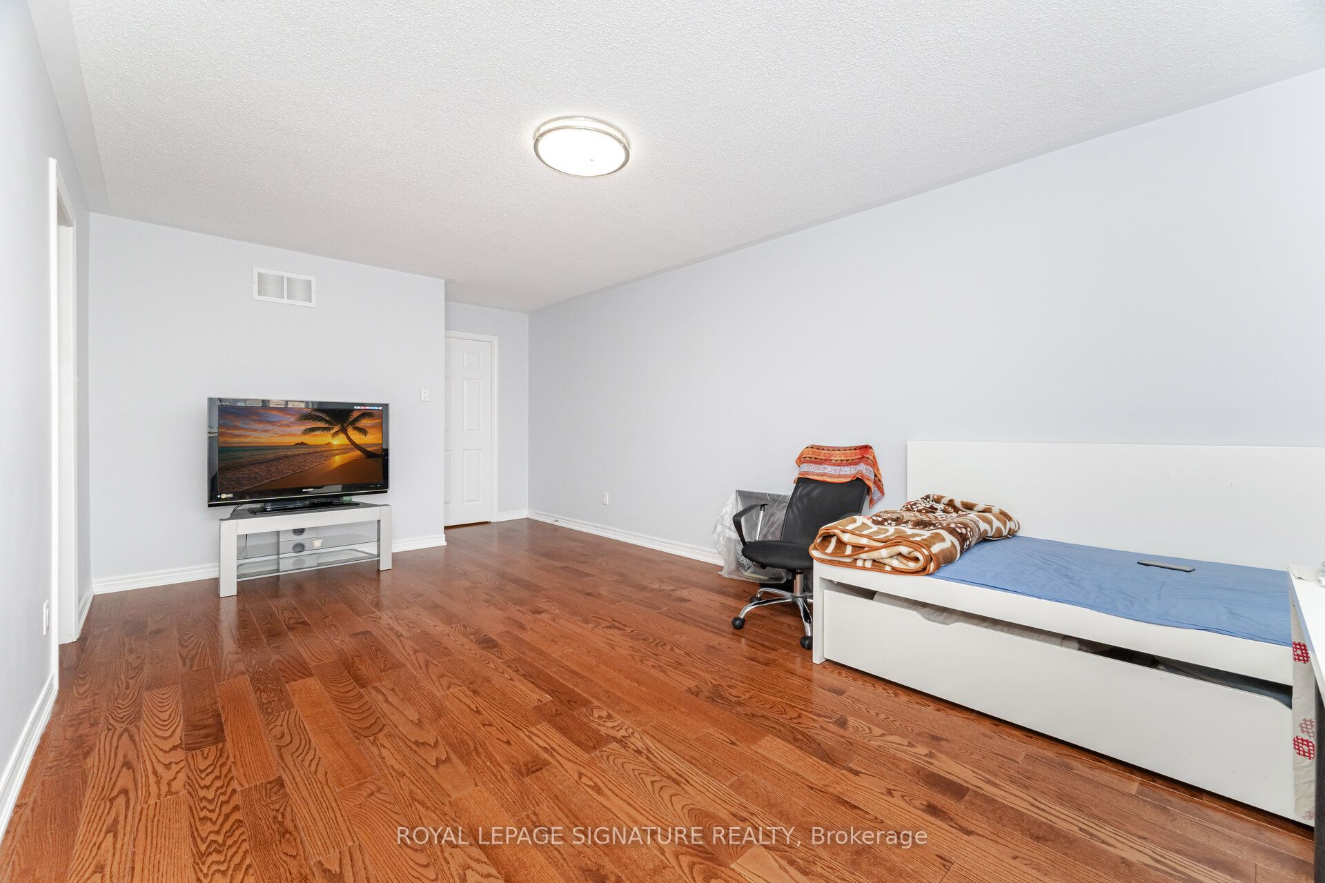 443 Comiskey Crescent Property Photo 26