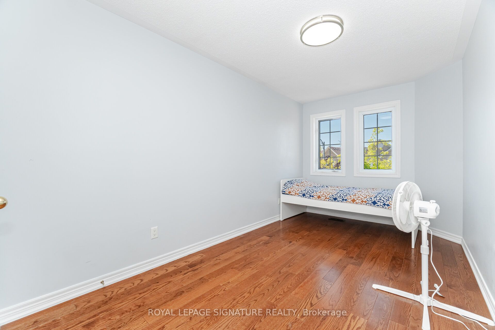 443 Comiskey Crescent Property Photo 32