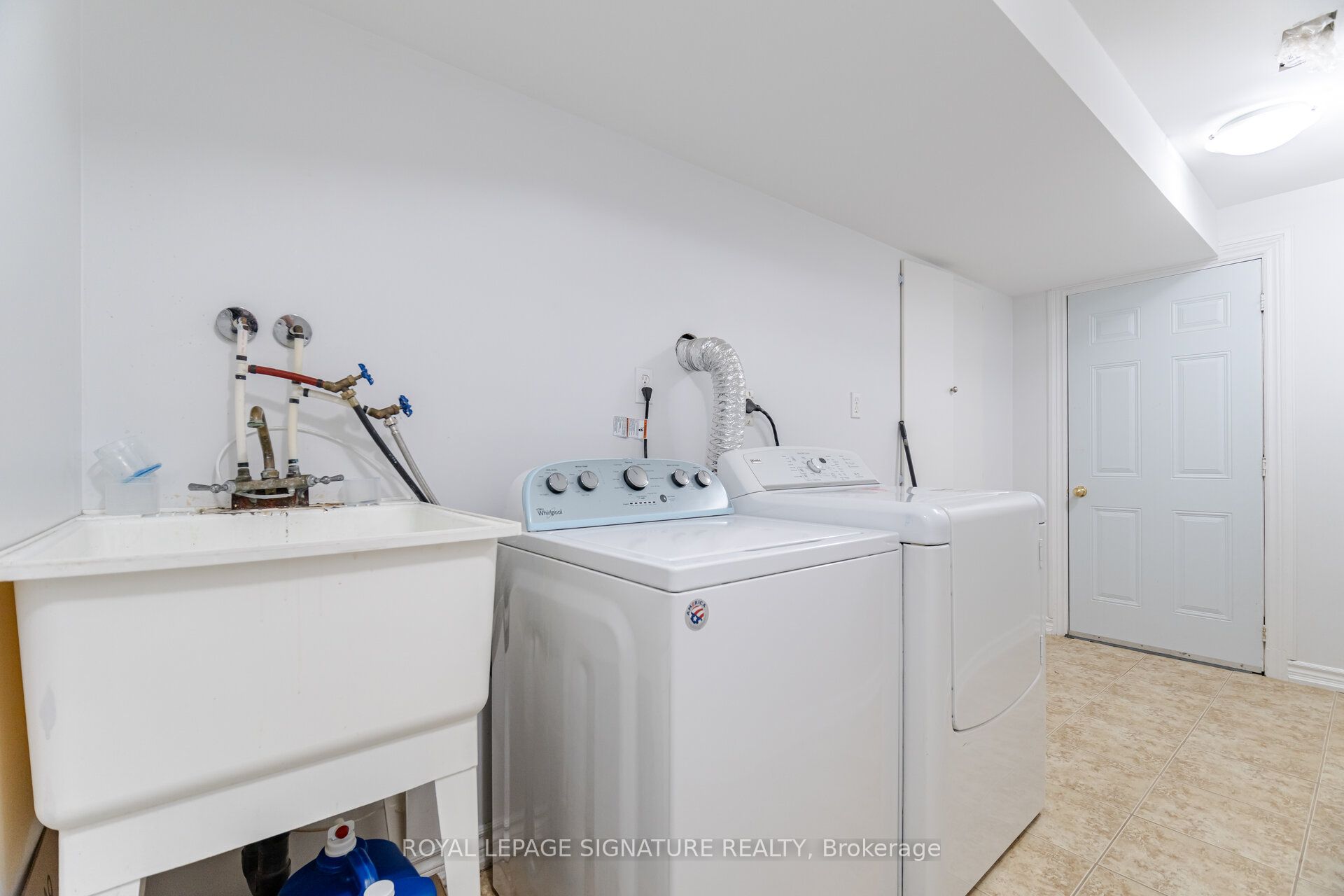 443 Comiskey Crescent Property Photo 38