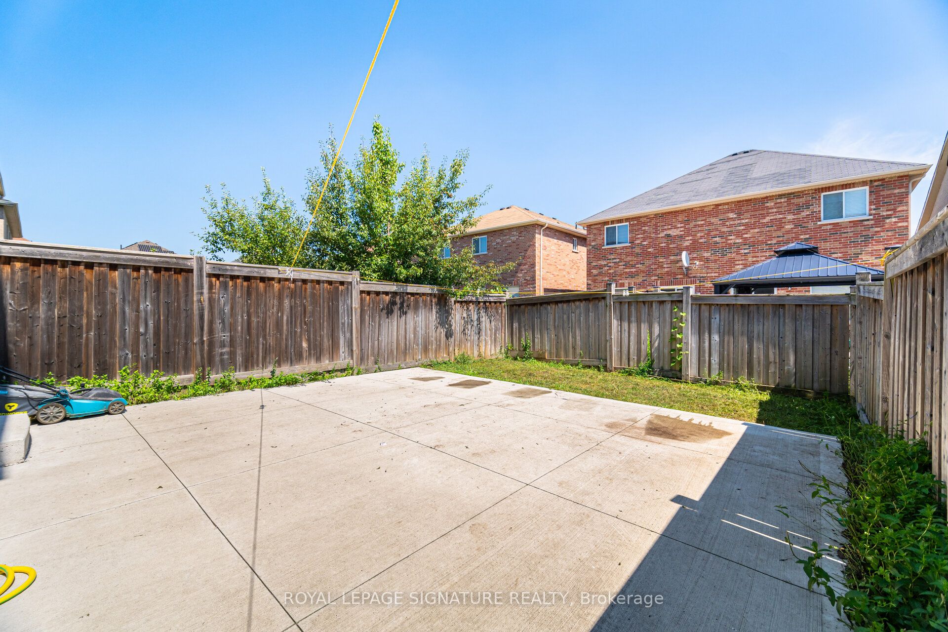 443 Comiskey Crescent Property Photo 41