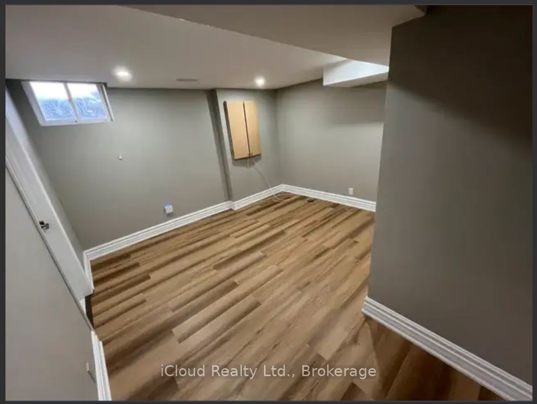 60 Torrance Woods Property Photo 13