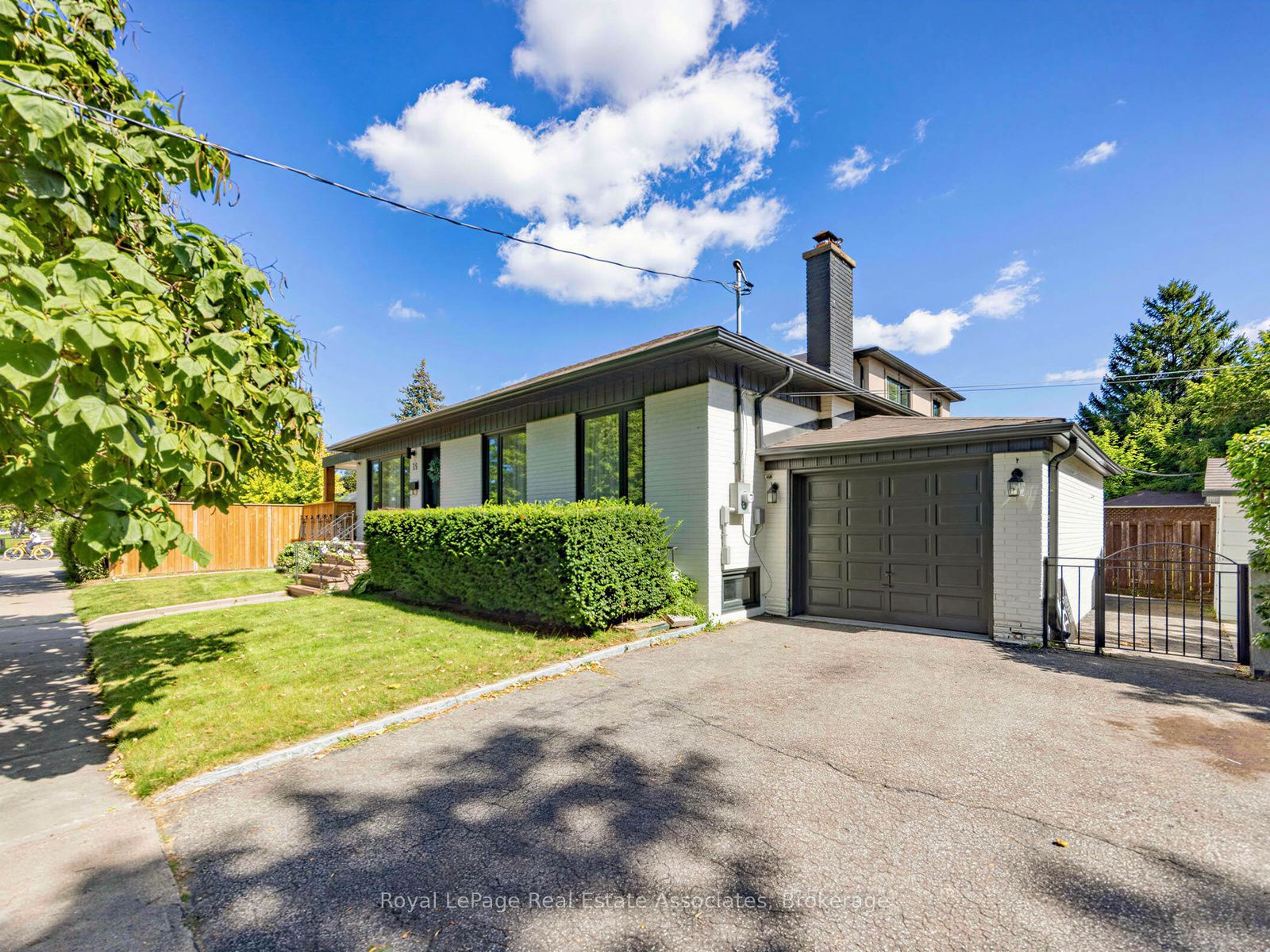 25 Treeview Drive Property Photo 2