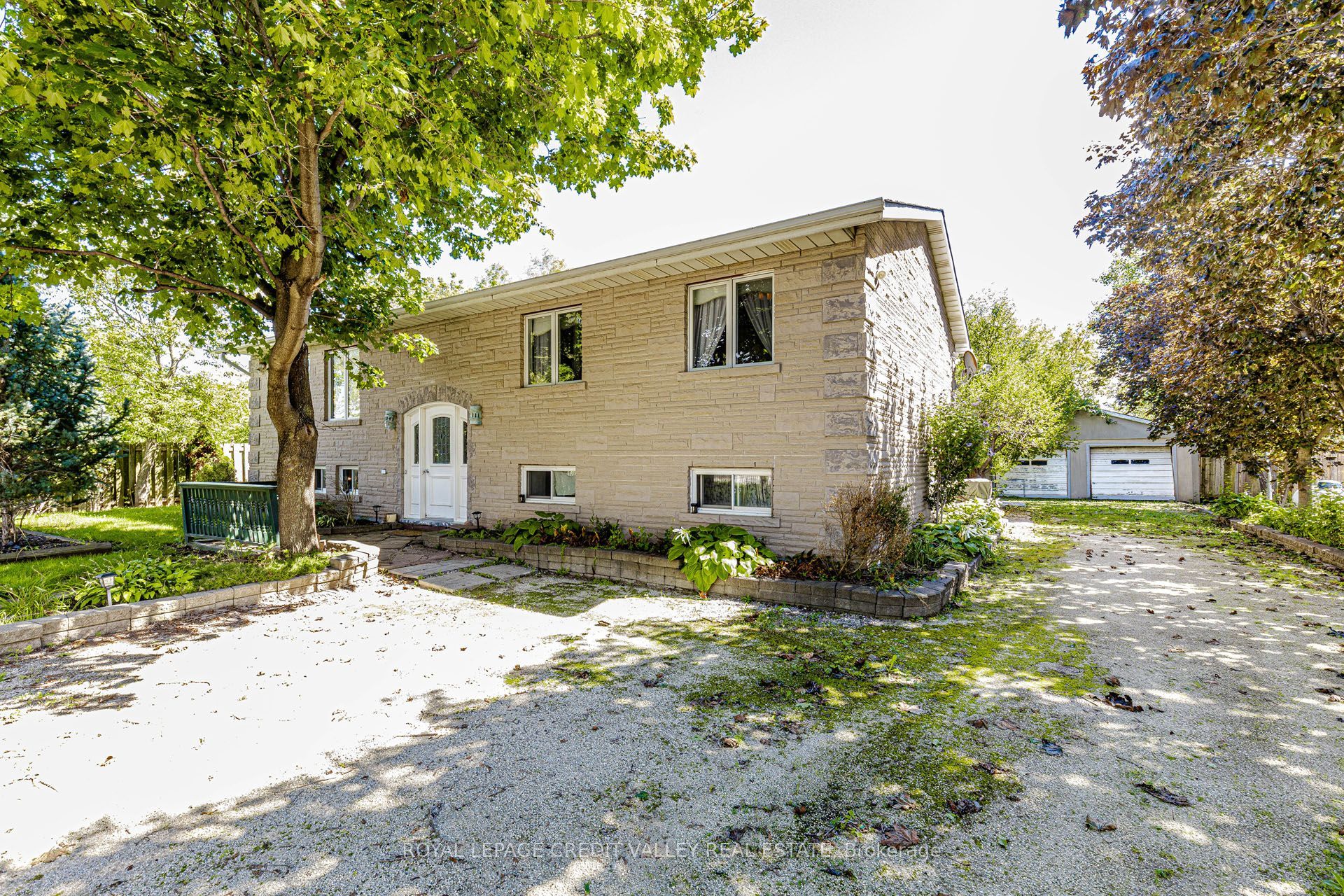 5945 King Street Property Photo 2