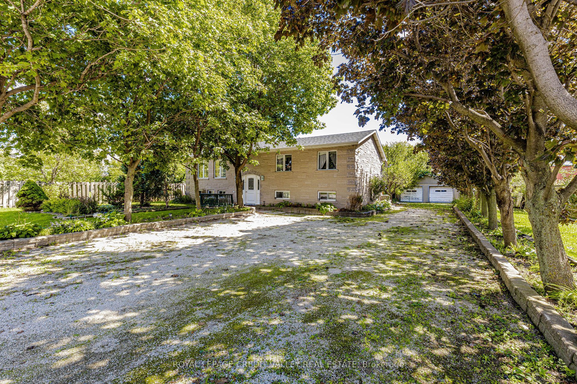 5945 King Street Property Photo 3