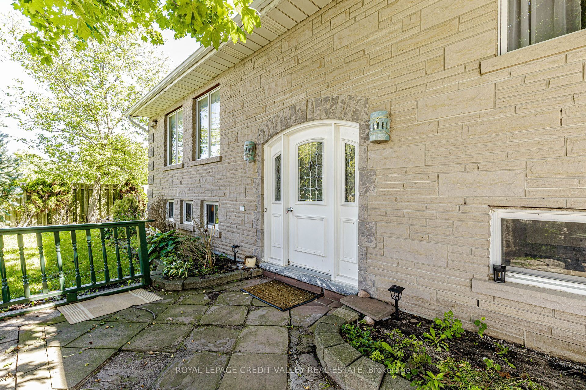 5945 King Street Property Photo 11
