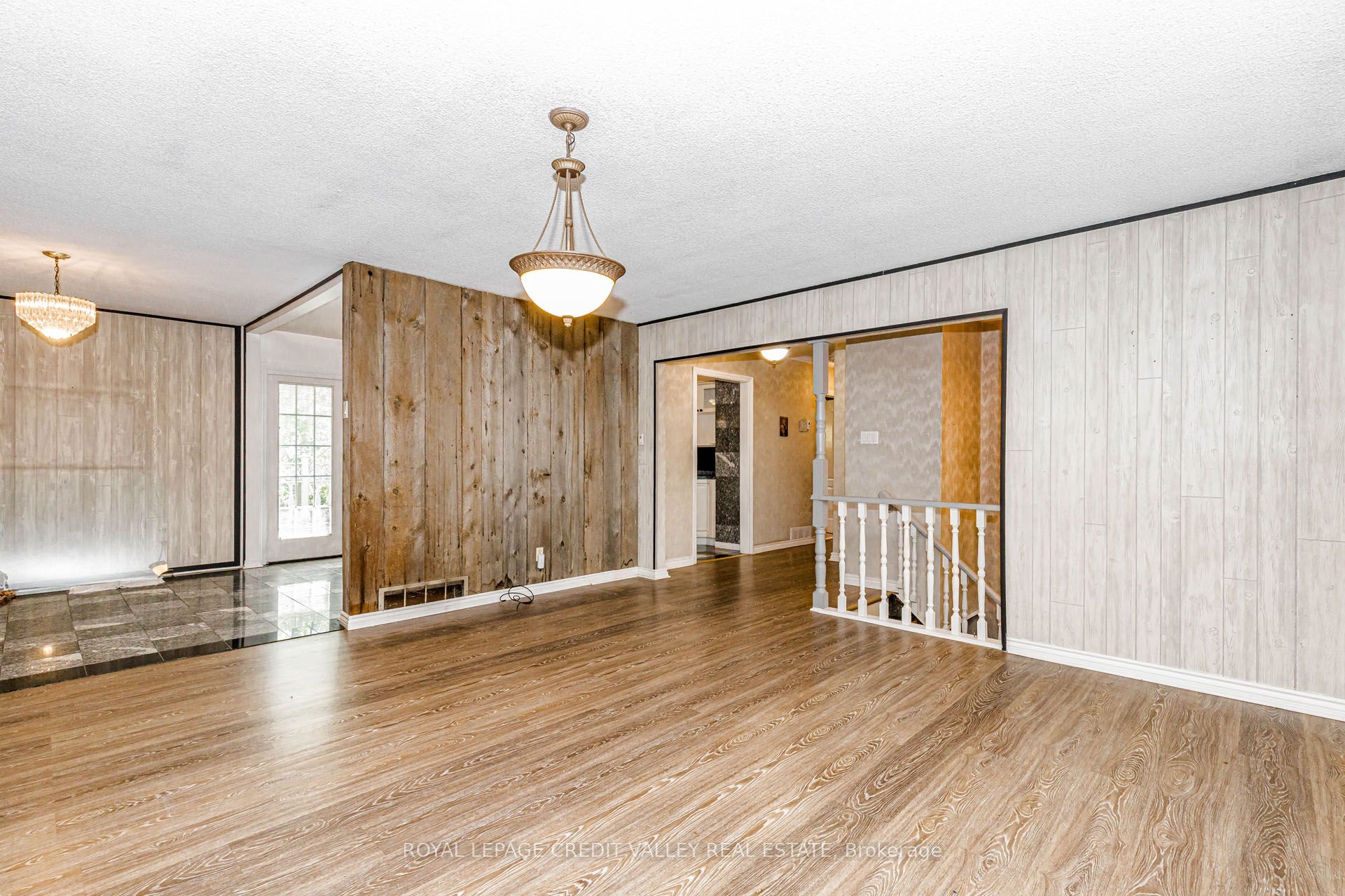 5945 King Street Property Photo 16