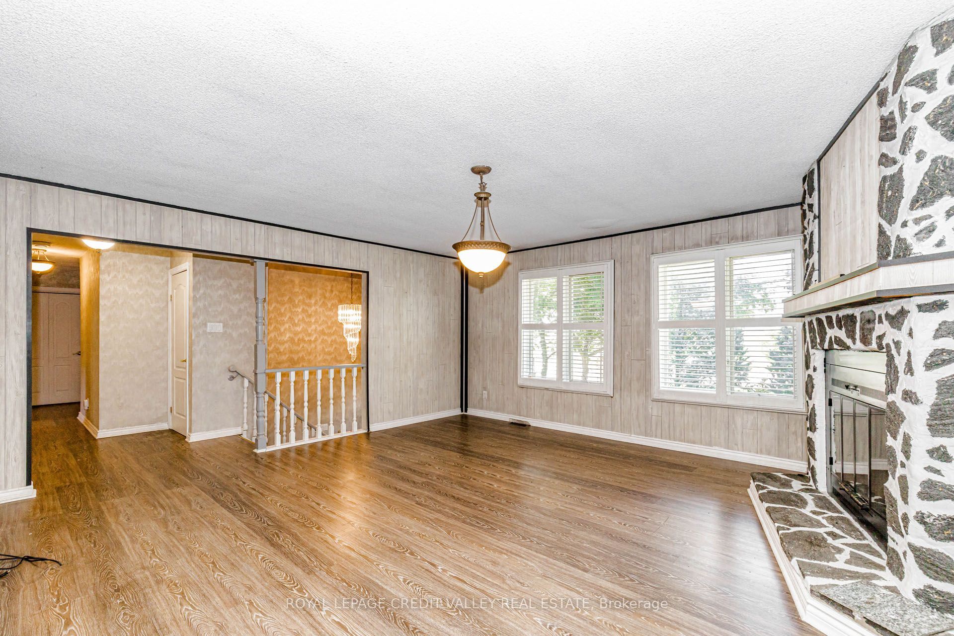 5945 King Street Property Photo 17