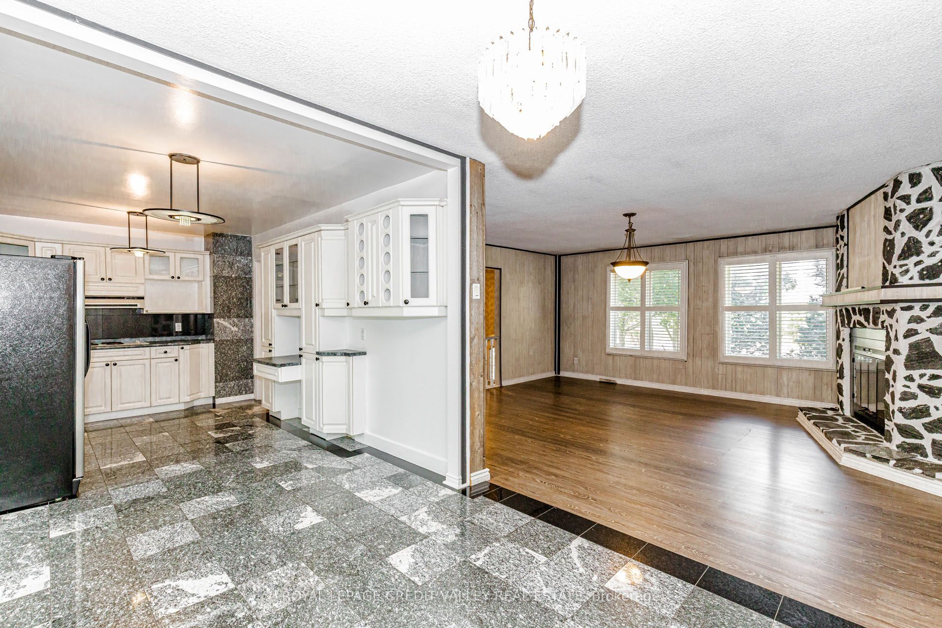 5945 King Street Property Photo 18