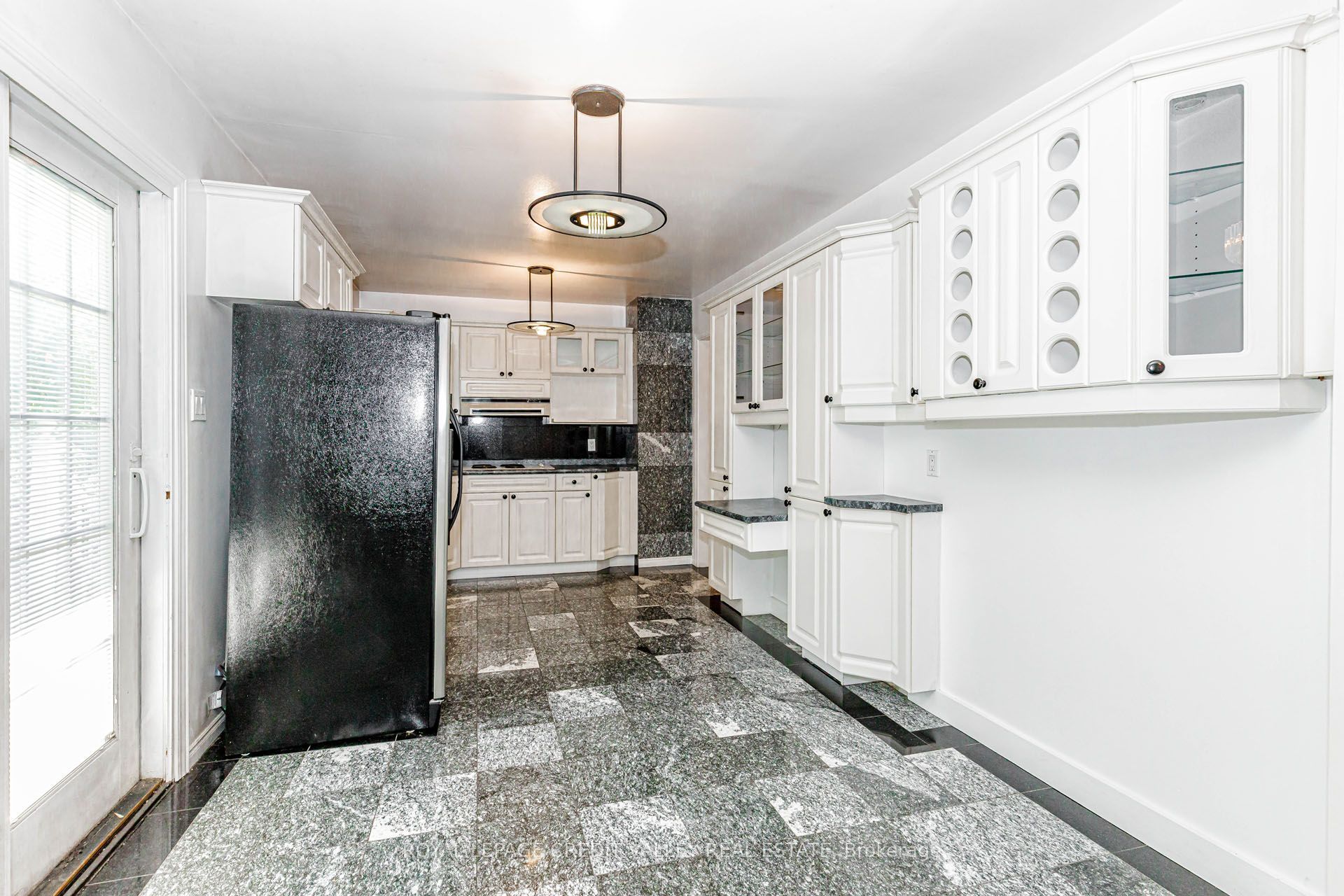 5945 King Street Property Photo 19