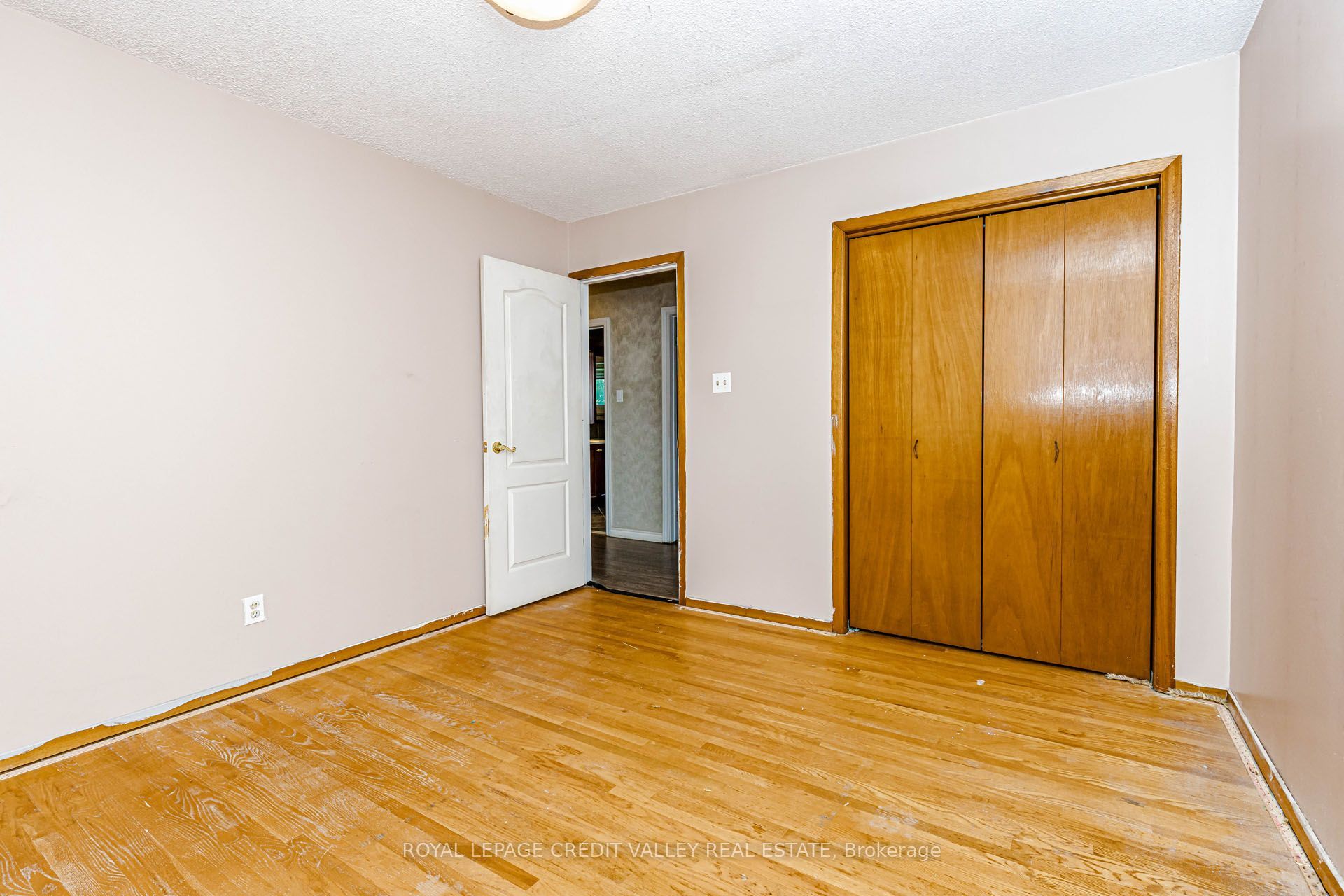 5945 King Street Property Photo 23