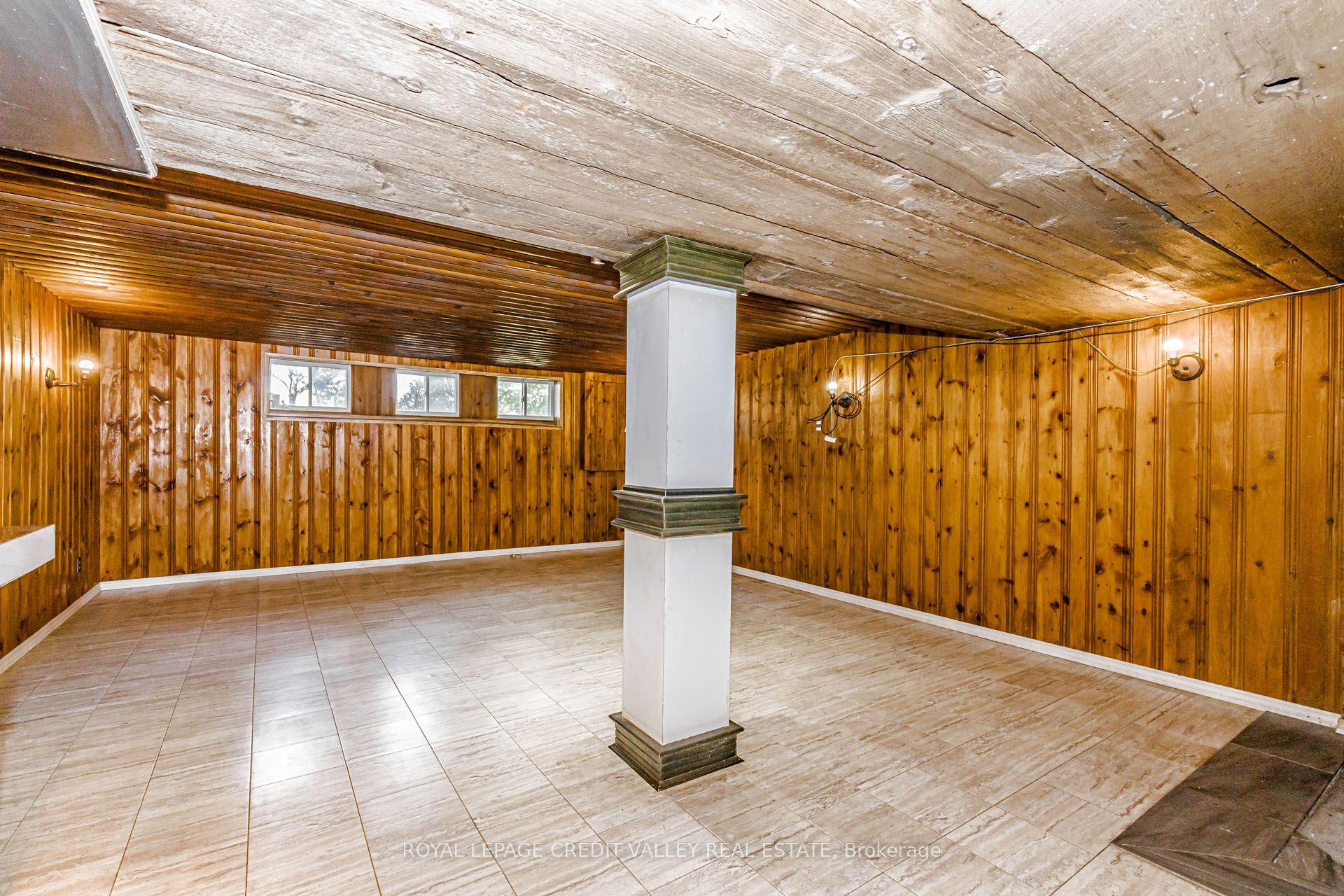 5945 King Street Property Photo 25