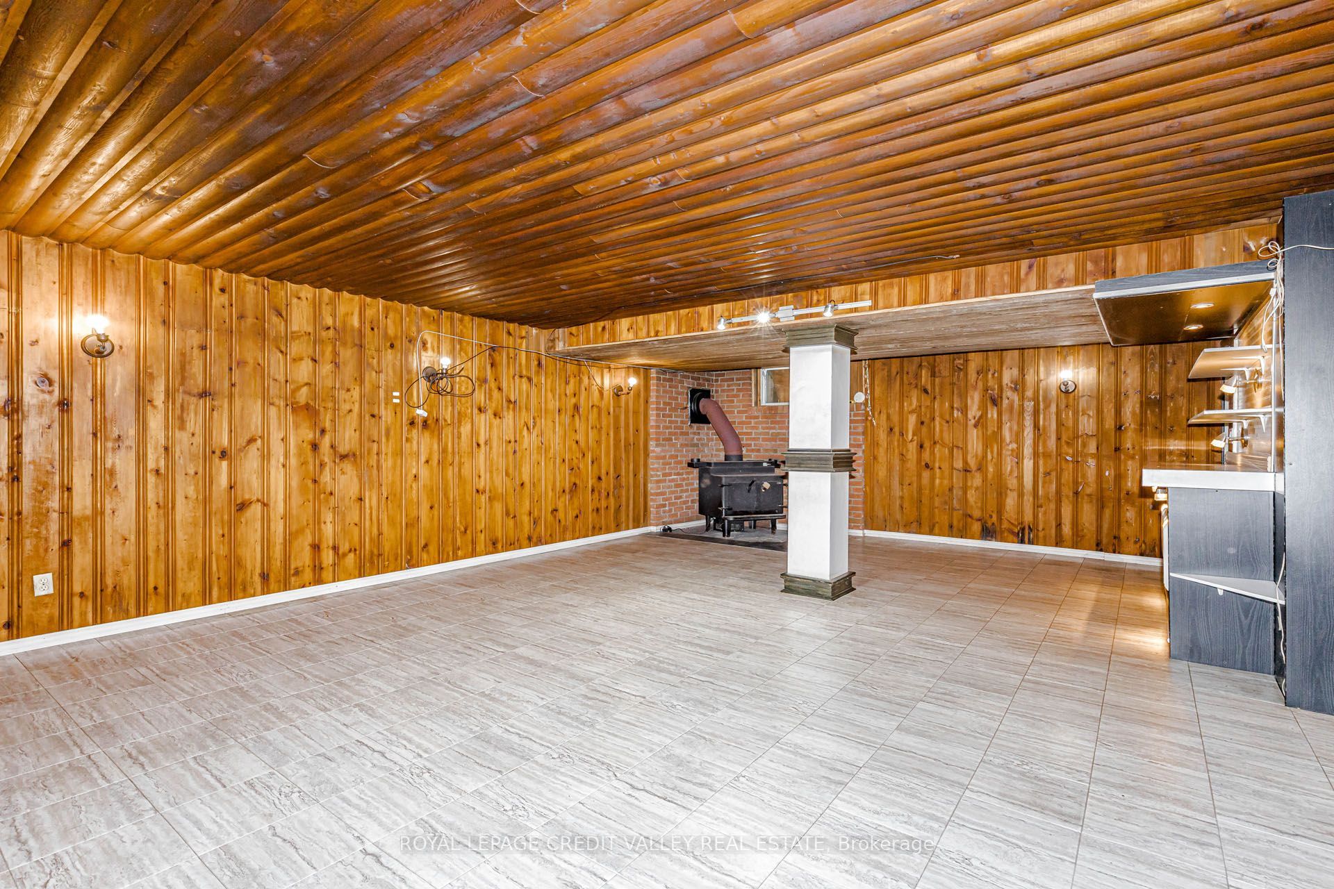 5945 King Street Property Photo 26