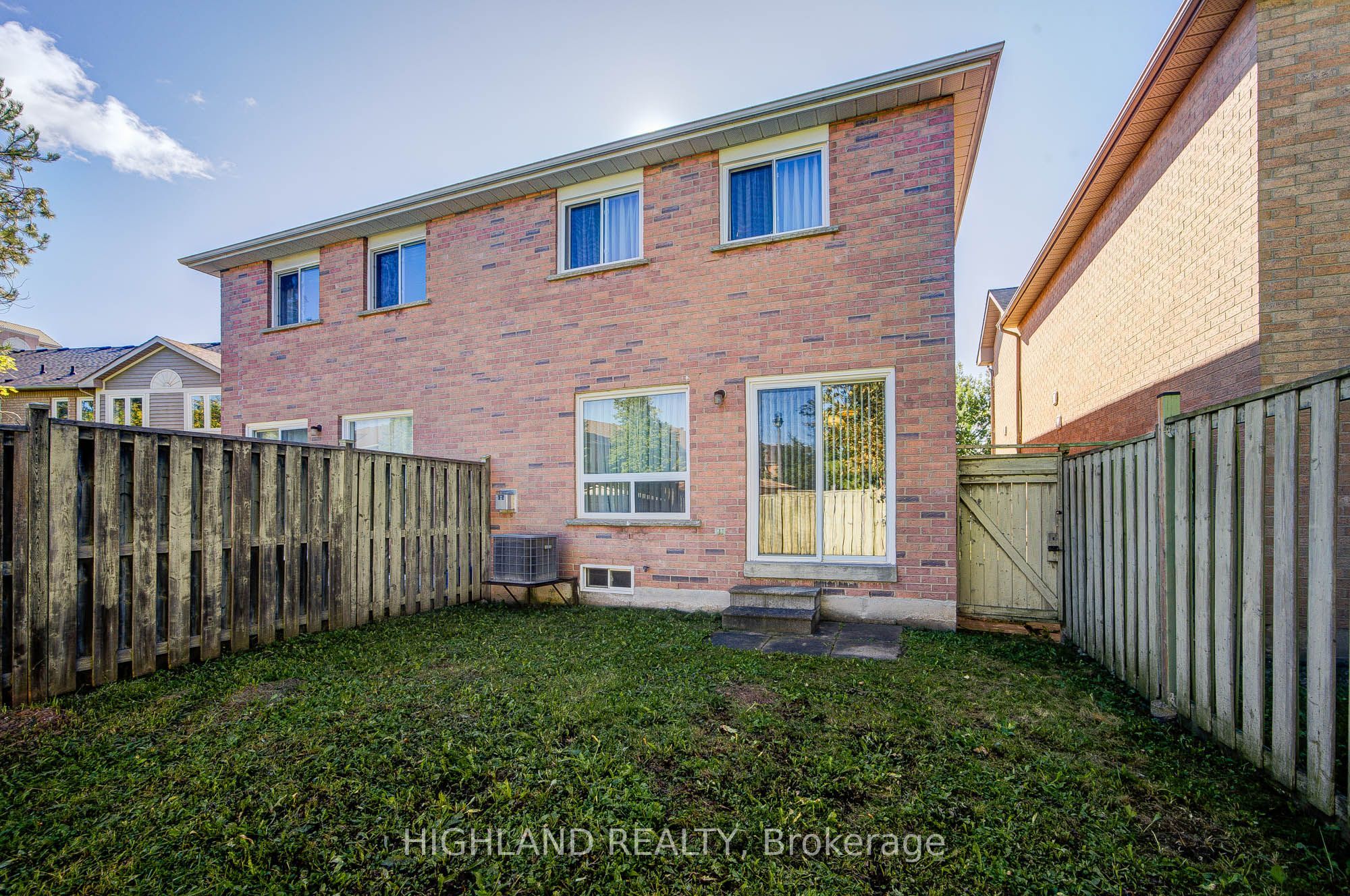 849 Scollard Court Property Photo 3