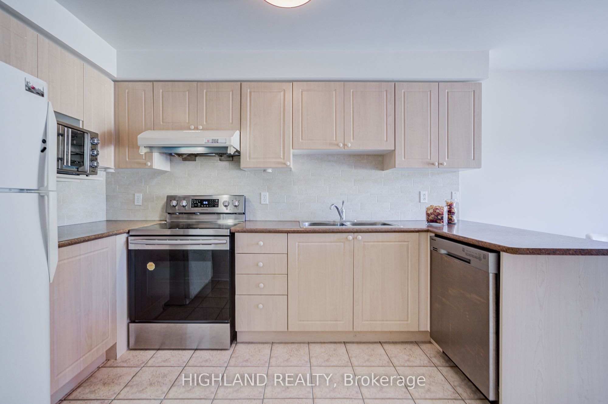 849 Scollard Court Property Photo 18
