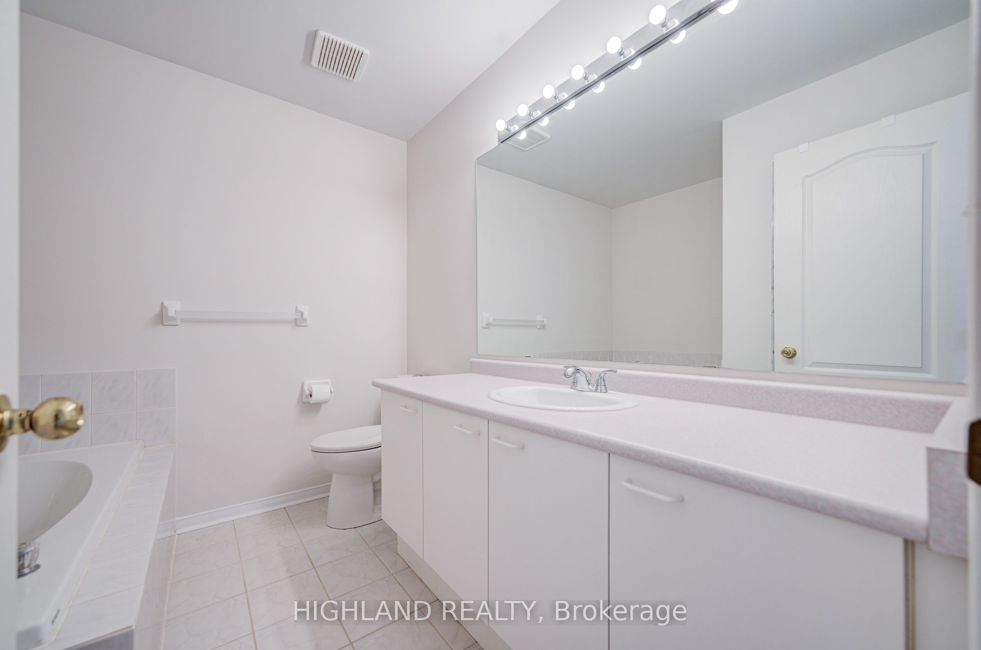 849 Scollard Court Property Photo 19
