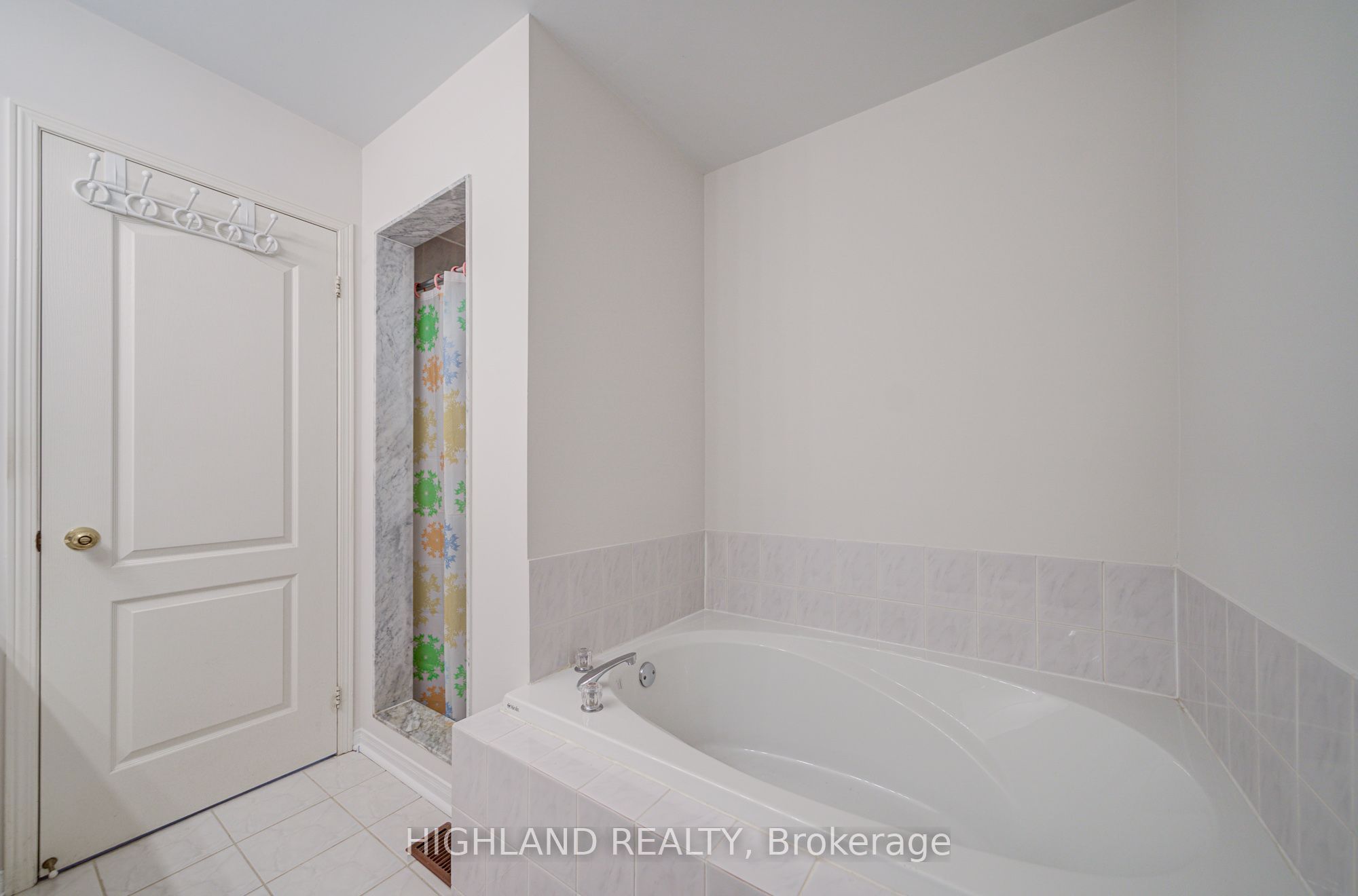 849 Scollard Court Property Photo 21