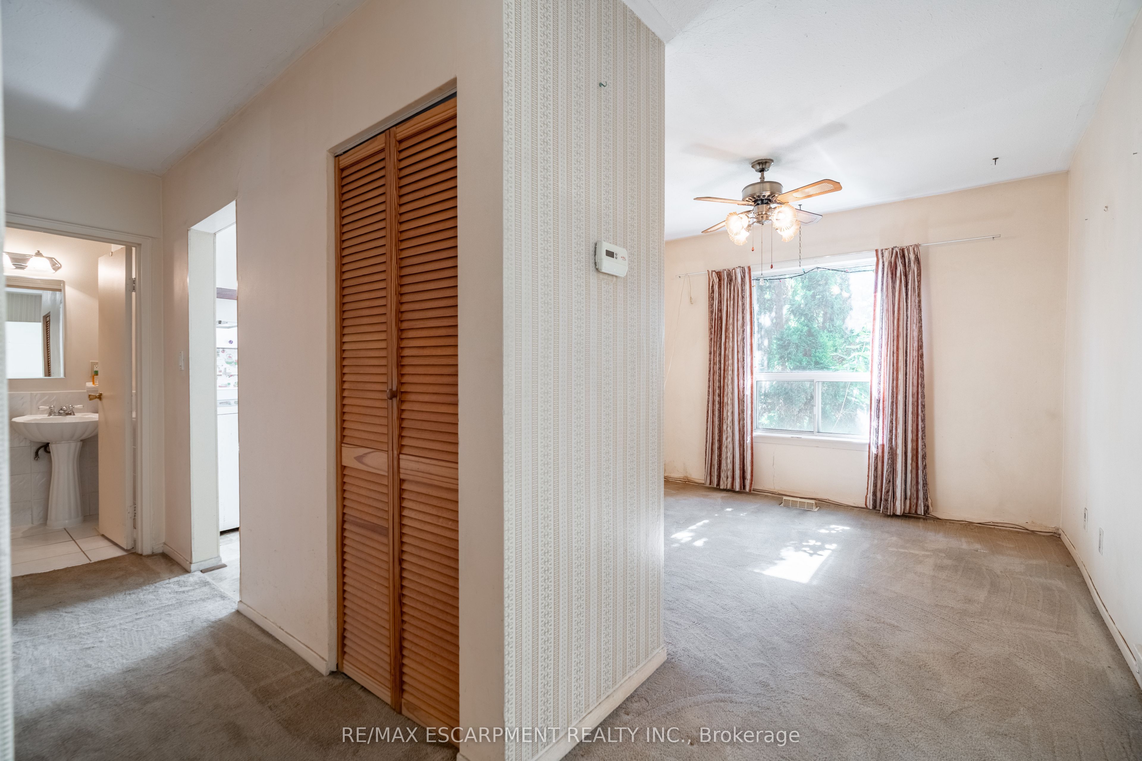 519 Claridge Road 8 Property Photo 4