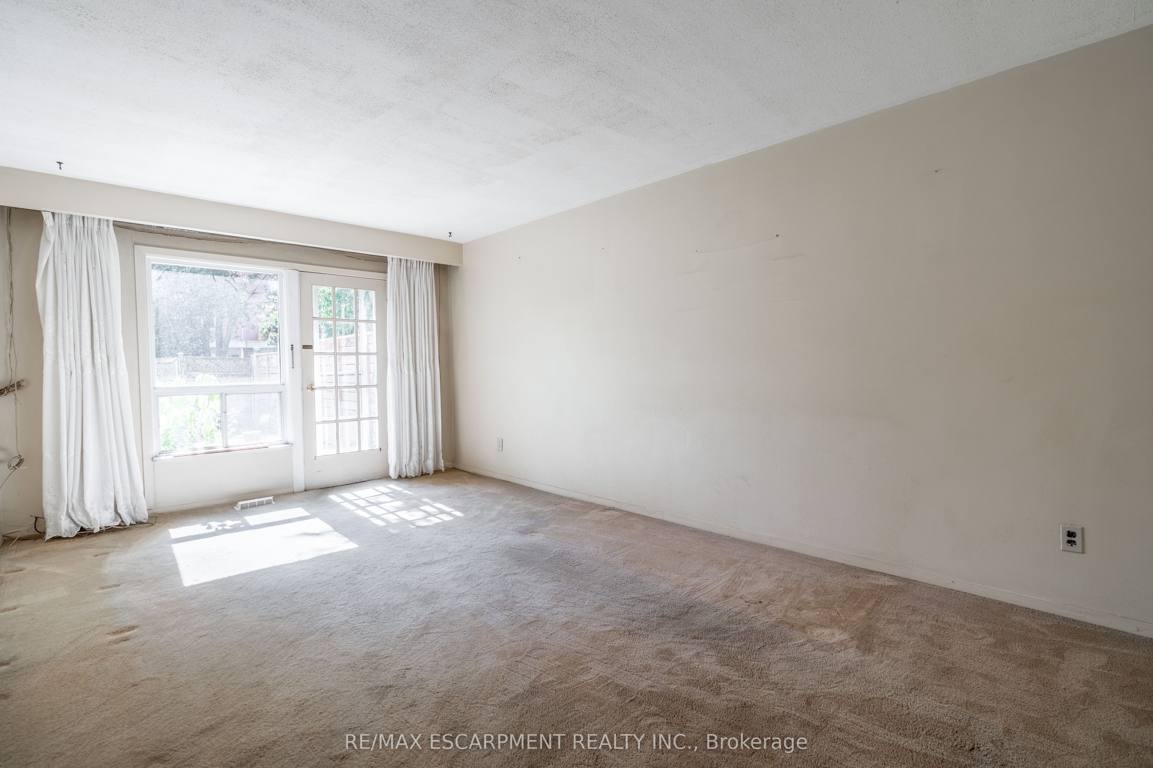 519 Claridge Road 8 Property Photo 6