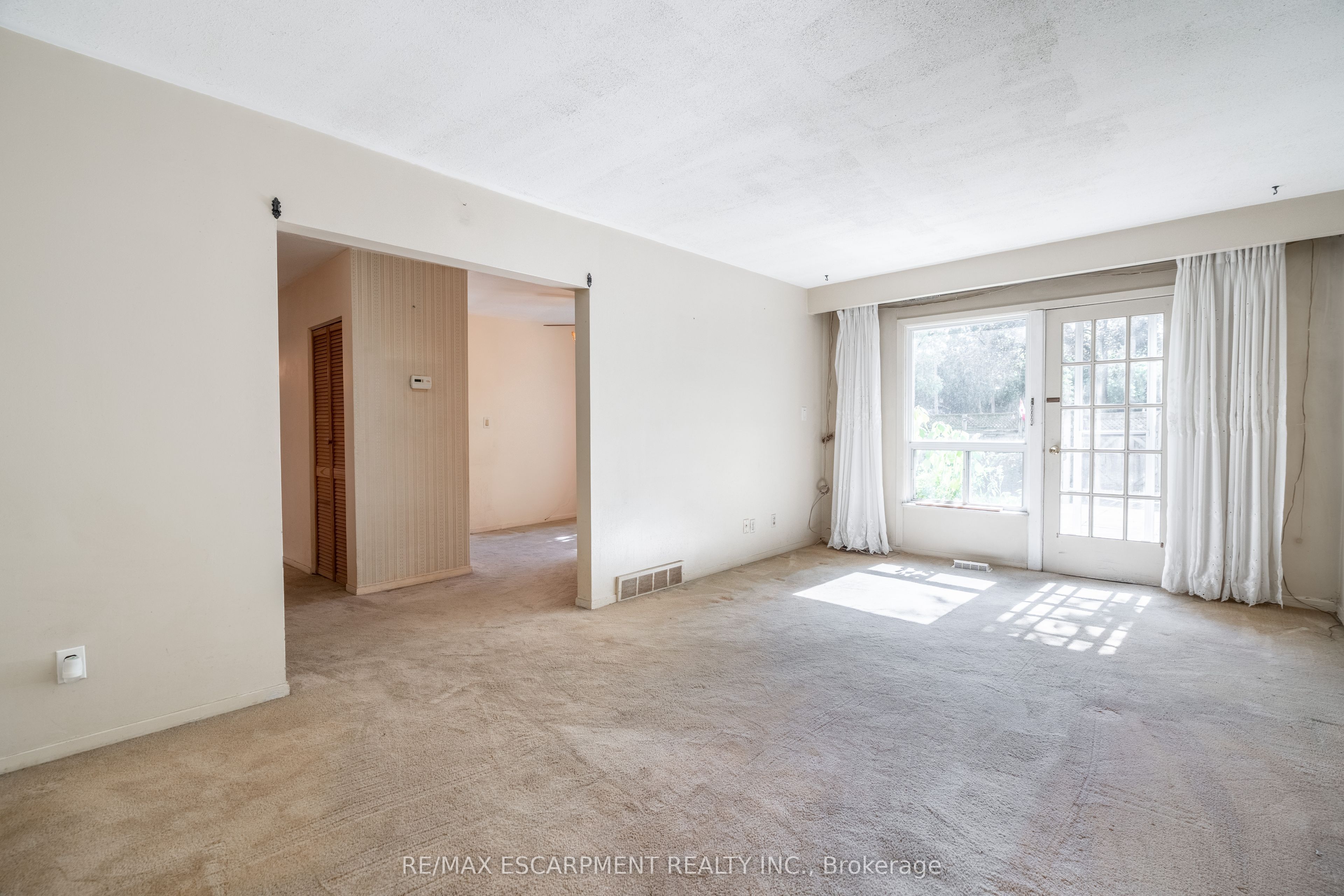 519 Claridge Road 8 Property Photo 7