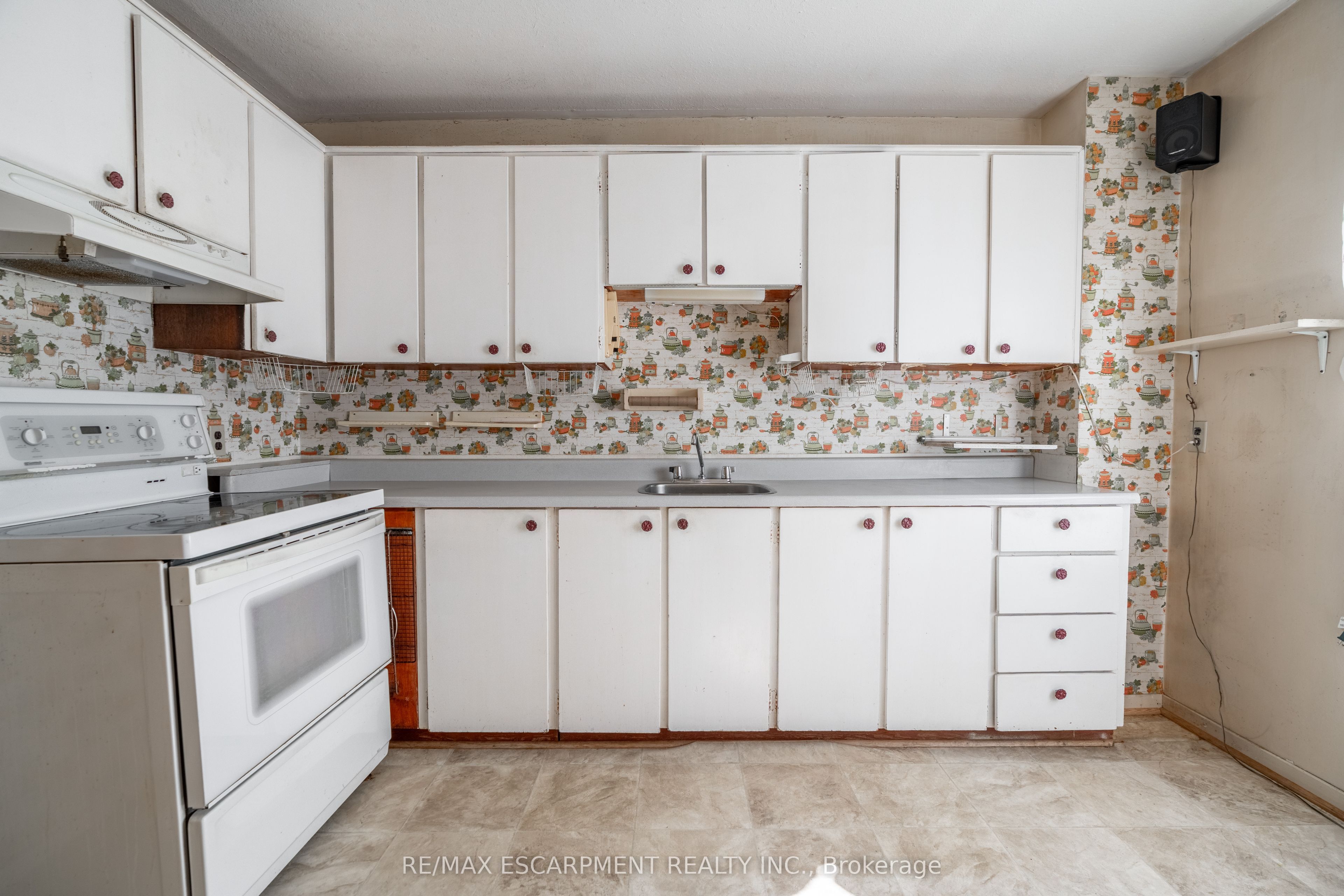 519 Claridge Road 8 Property Photo 11