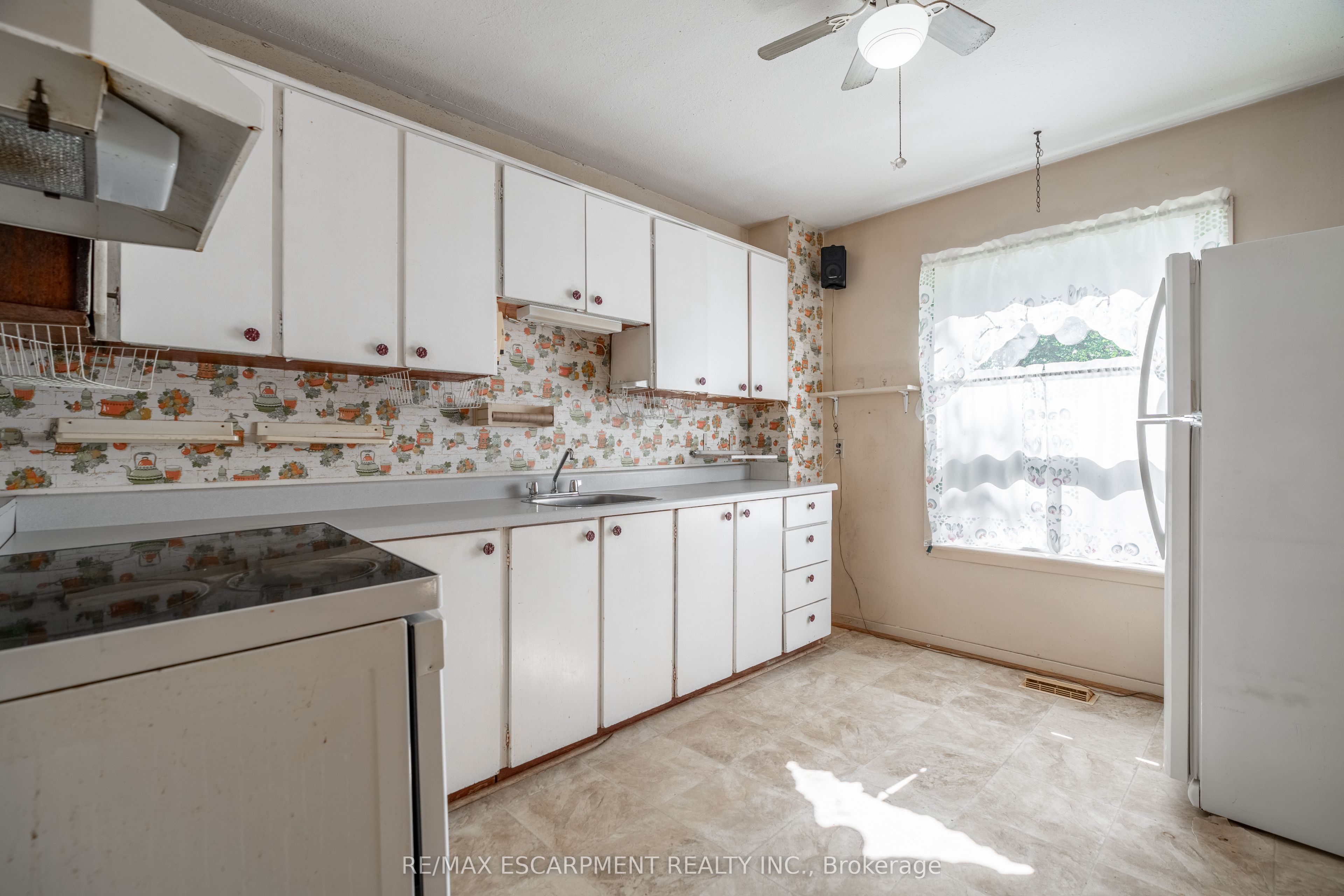 519 Claridge Road 8 Property Photo 12