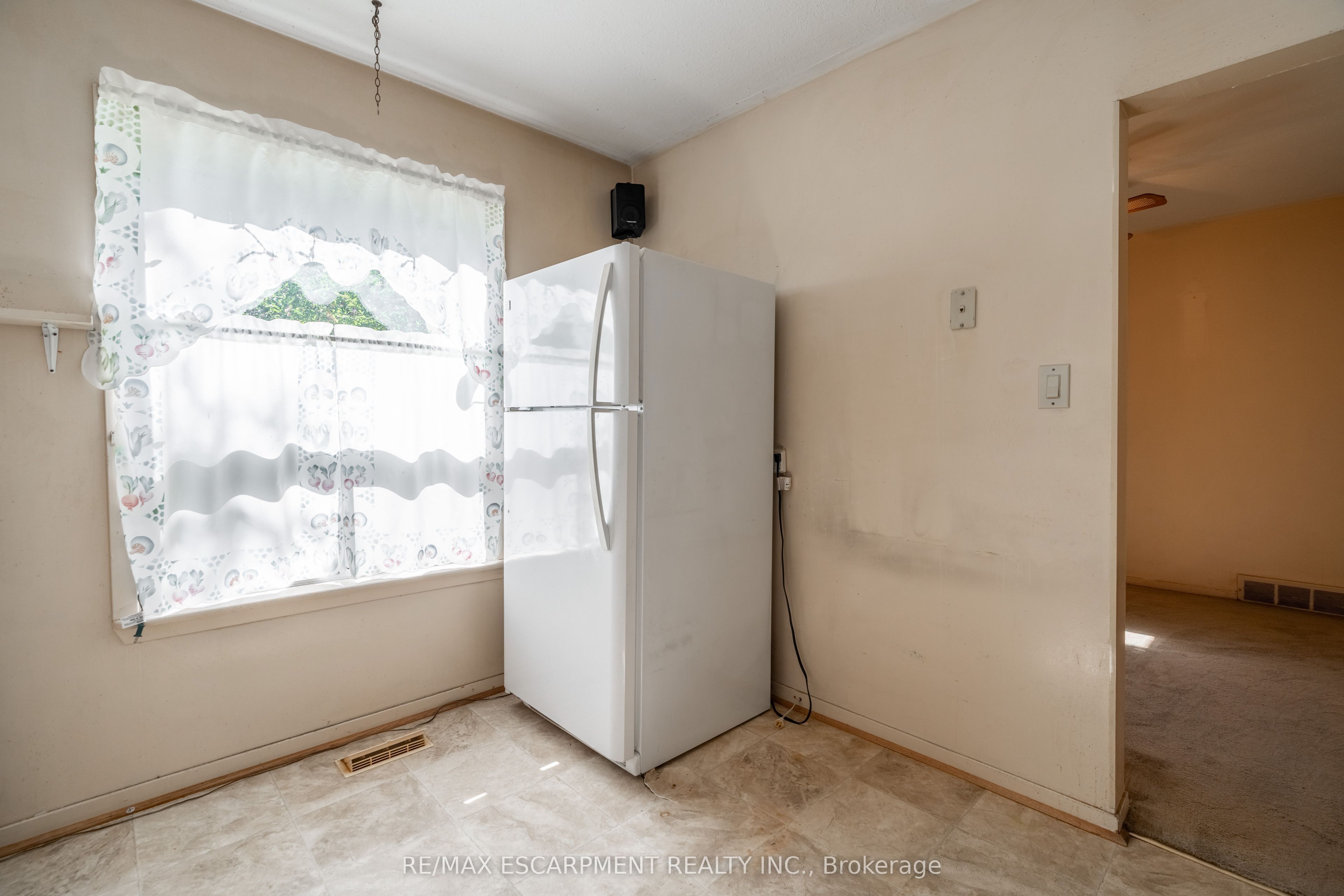 519 Claridge Road 8 Property Photo 13