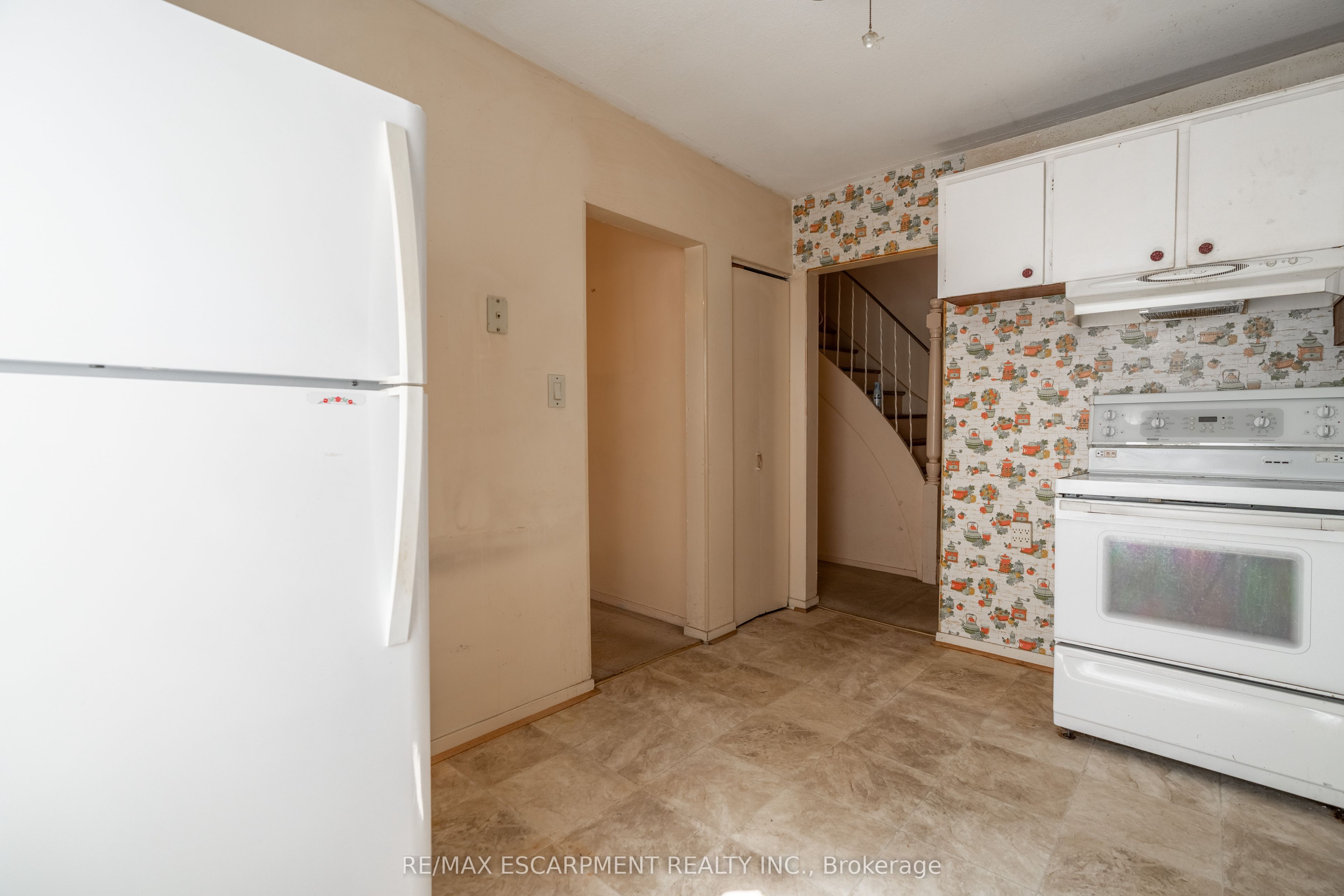 519 Claridge Road 8 Property Photo 14